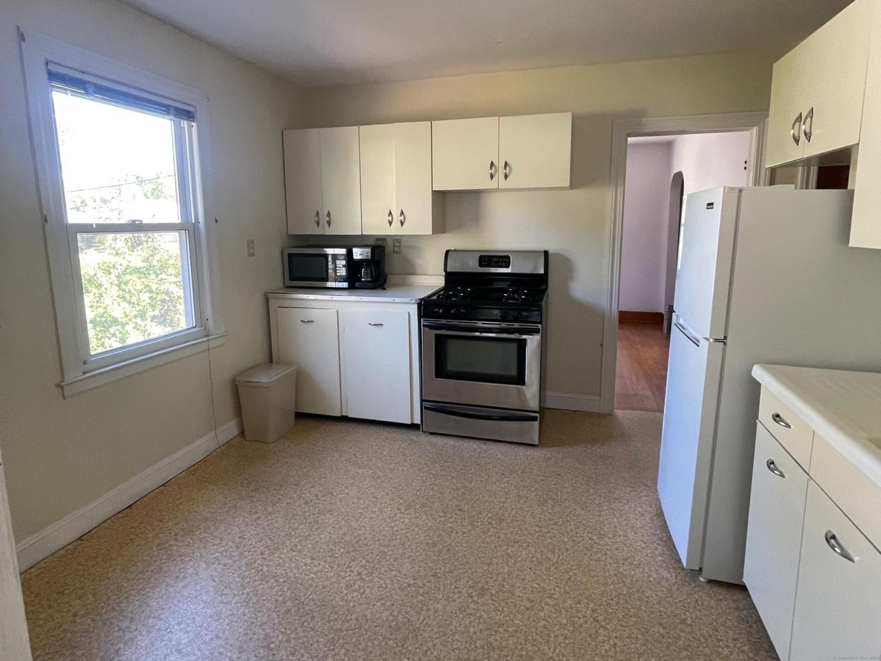 East Hartford, Connecticut 06118, United States, 2 Bedrooms Bedrooms, ,2 BathroomsBathrooms,Residential,Pending,212561