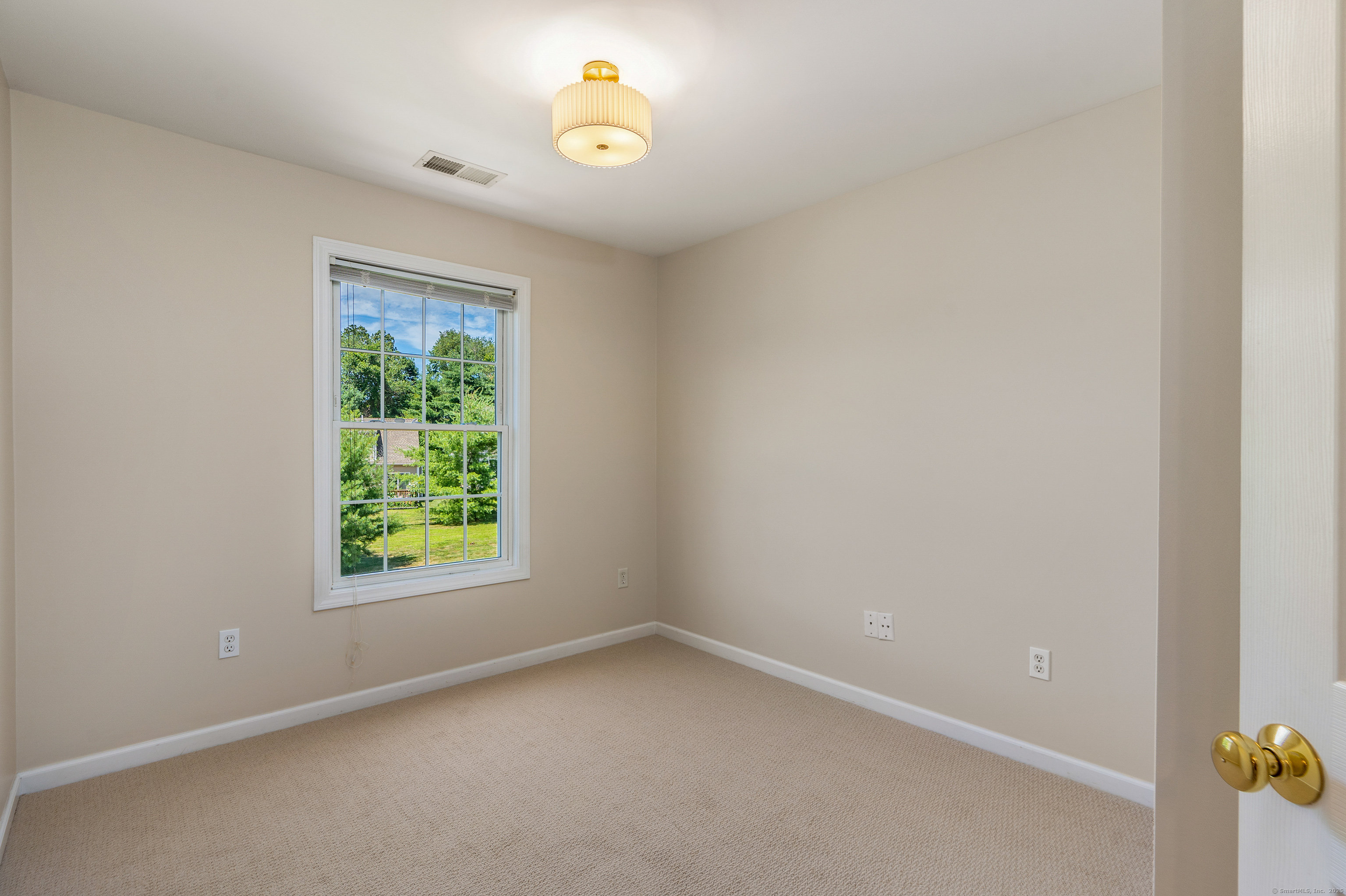 Vernon, Connecticut 06066, United States, 3 Bedrooms Bedrooms, ,2 BathroomsBathrooms,Residential,Coming Soon,177639