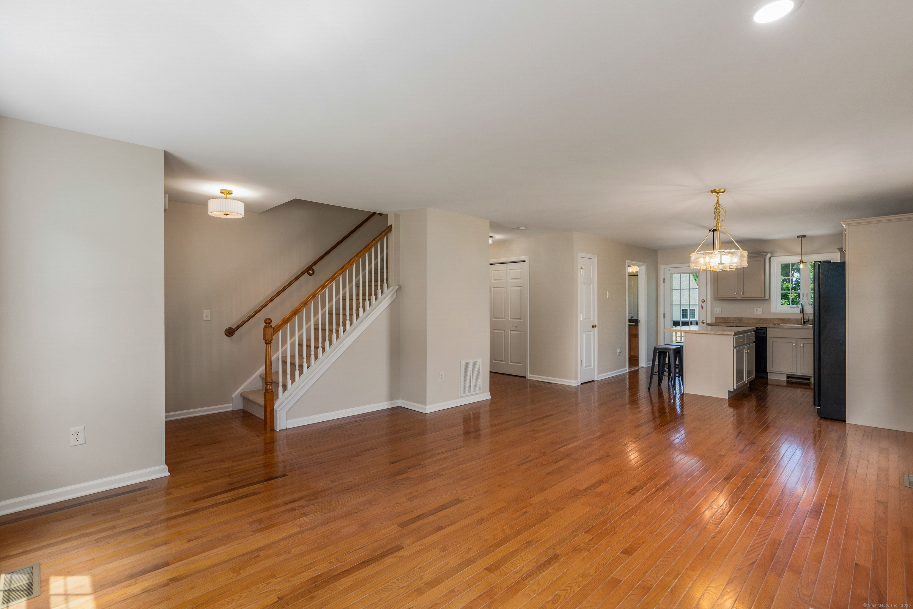 Vernon, Connecticut 06066, United States, 3 Bedrooms Bedrooms, ,2 BathroomsBathrooms,Residential,Coming Soon,177639