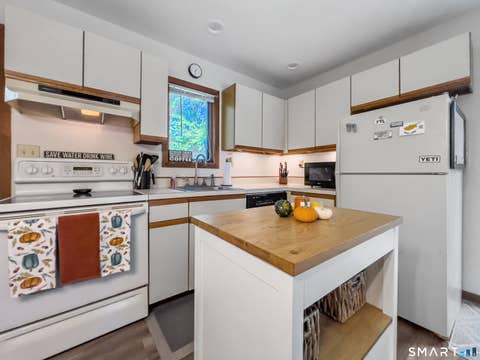 Tiny photo for Southbury, CT 06488 (MLS # 24184106)