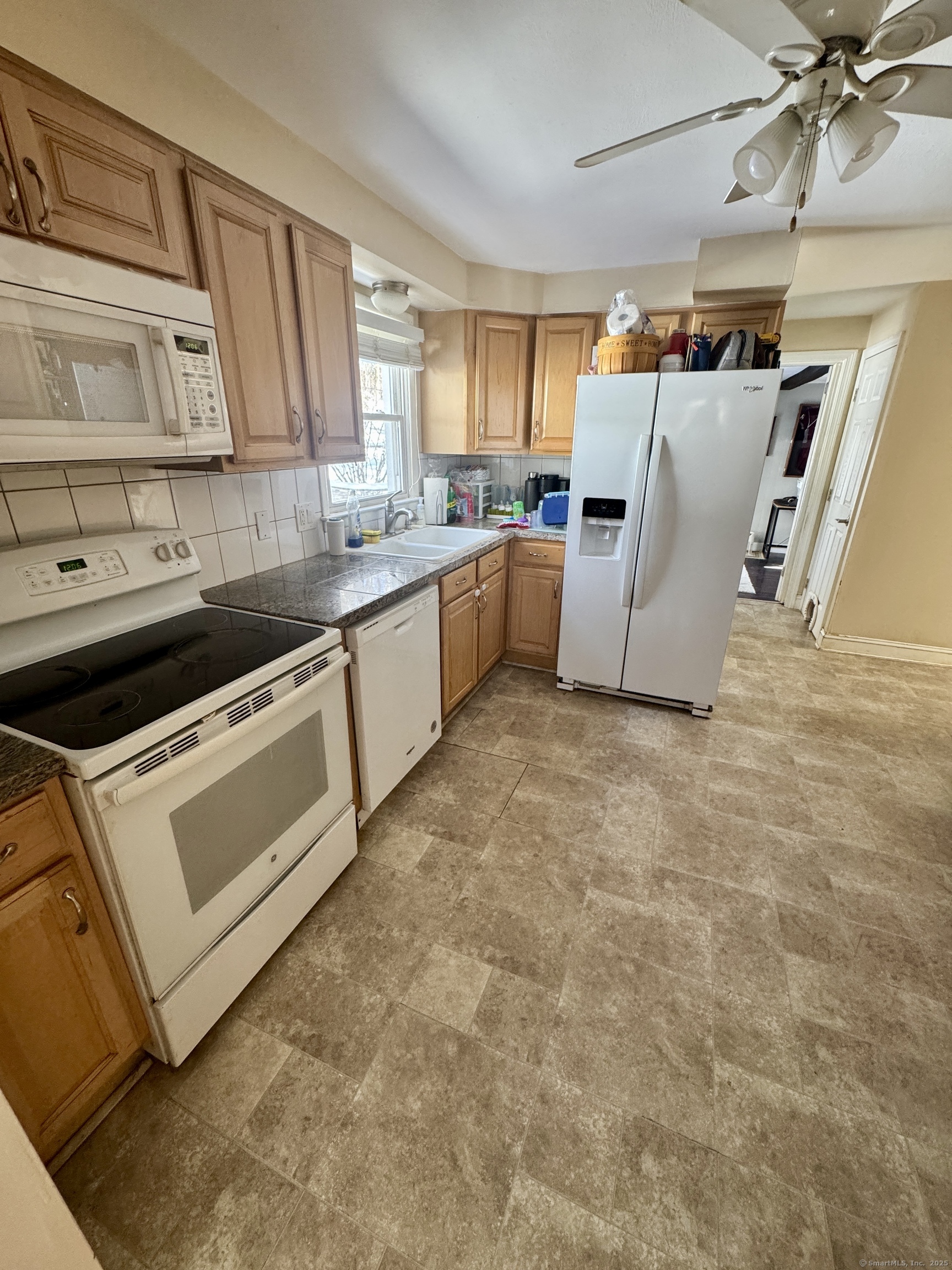 14 Lauren Lane, Norwich, Connecticut image 19