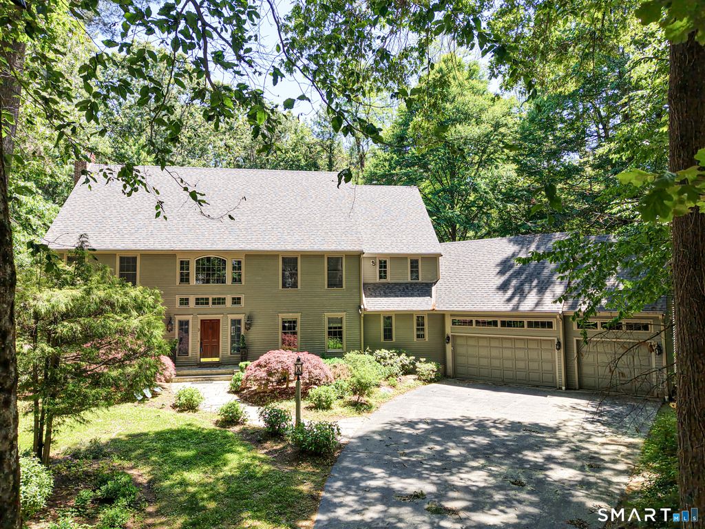 Photo of 3 Eton Place, Farmington, CT 06032 (MLS # 24181113)