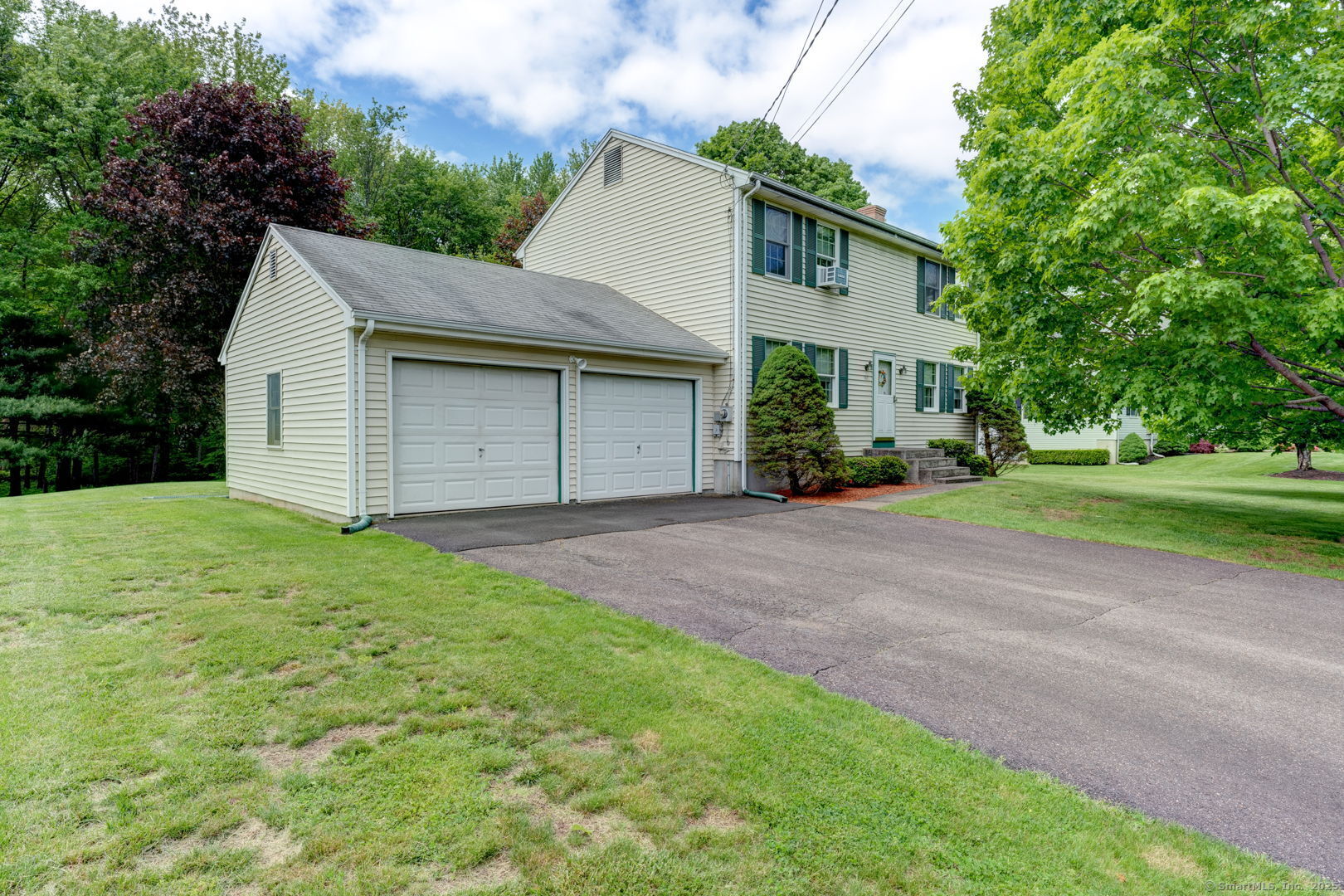 Property for Sale at Ox Yoke Drive, Berlin, Connecticut - Bedrooms: 3 
Bathrooms: 2 
Rooms: 7  - $459,900