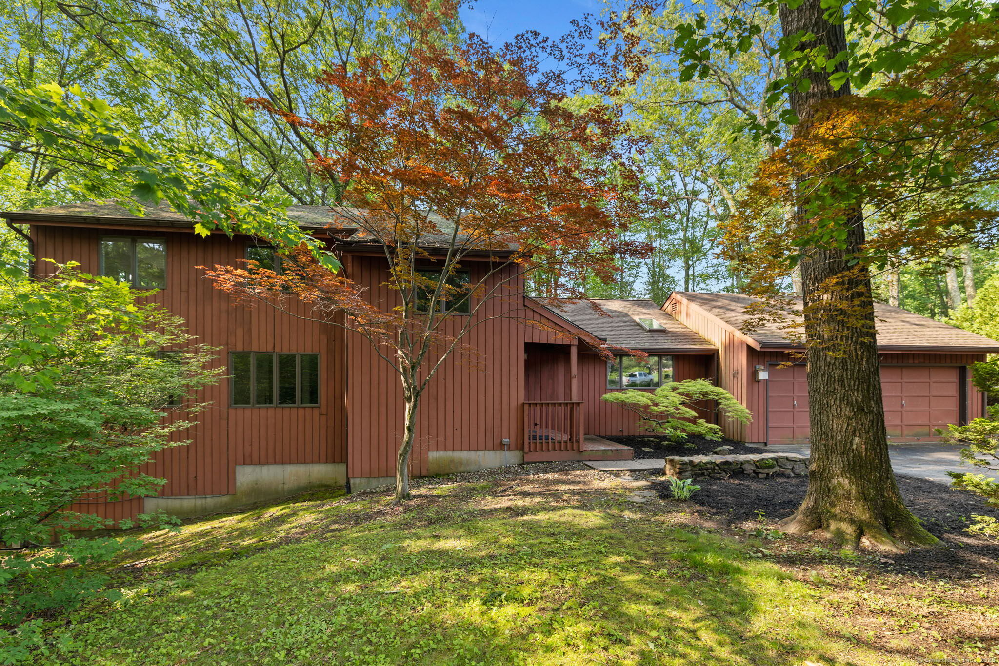 Quince Court, Bristol, Connecticut - 3 Bedrooms  
4 Bathrooms  
6 Rooms - 