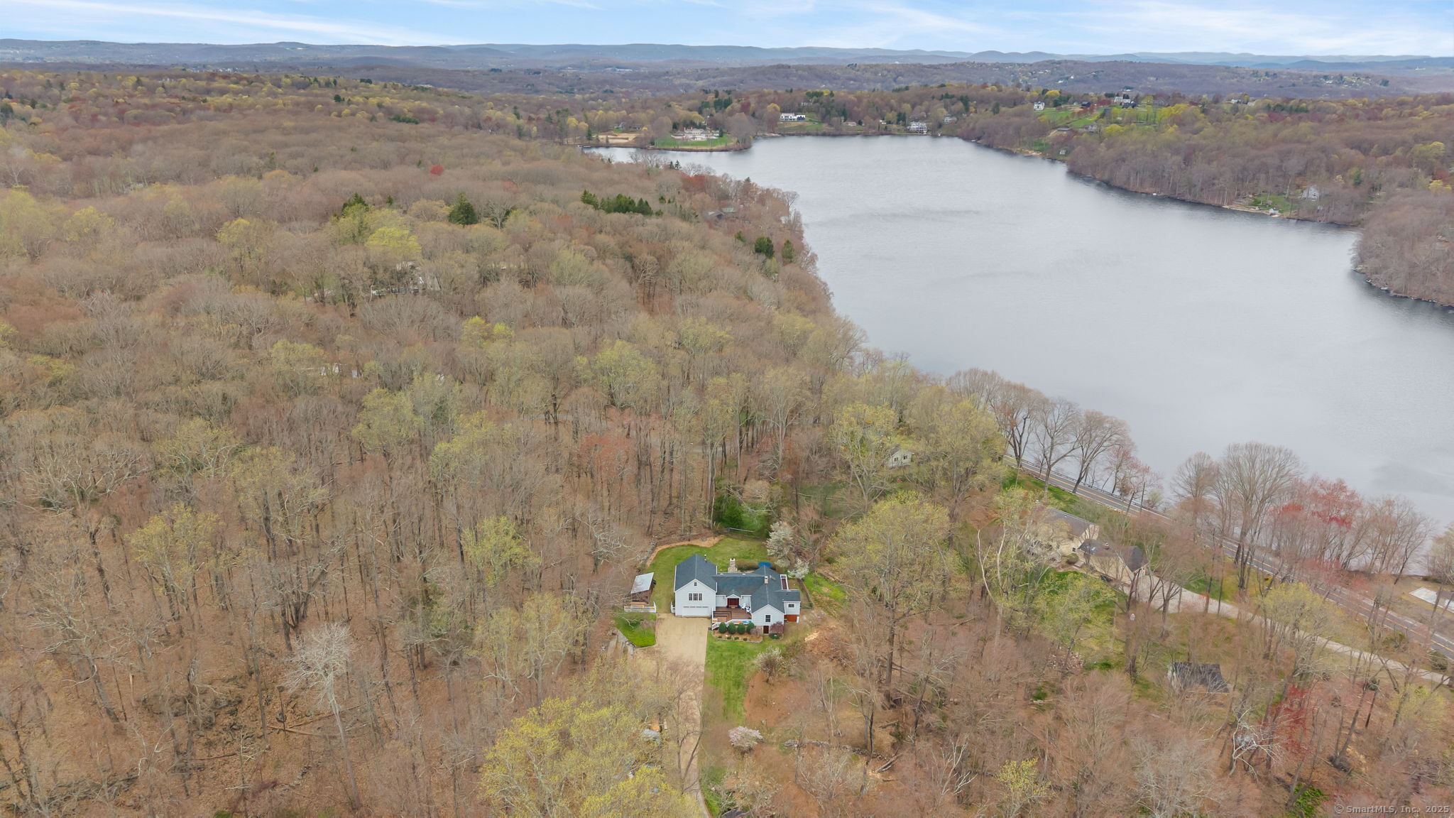 Taunton Lake Road, Newtown, Connecticut - 3 Bedrooms  
2 Bathrooms  
6 Rooms - 