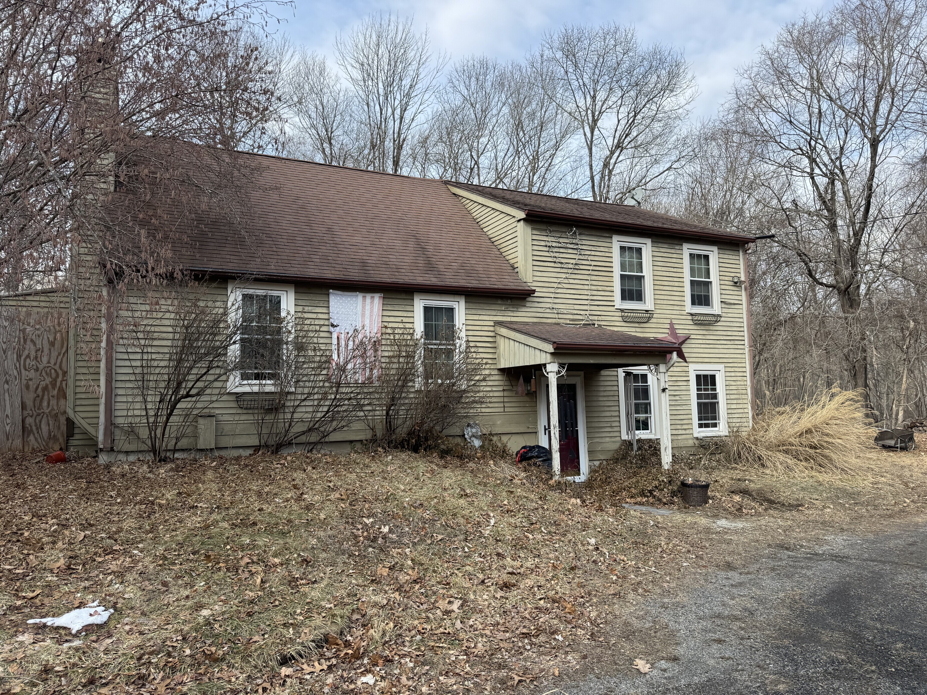 South Road, Bozrah, Connecticut - 3 Bedrooms  
3 Bathrooms  
5 Rooms - 