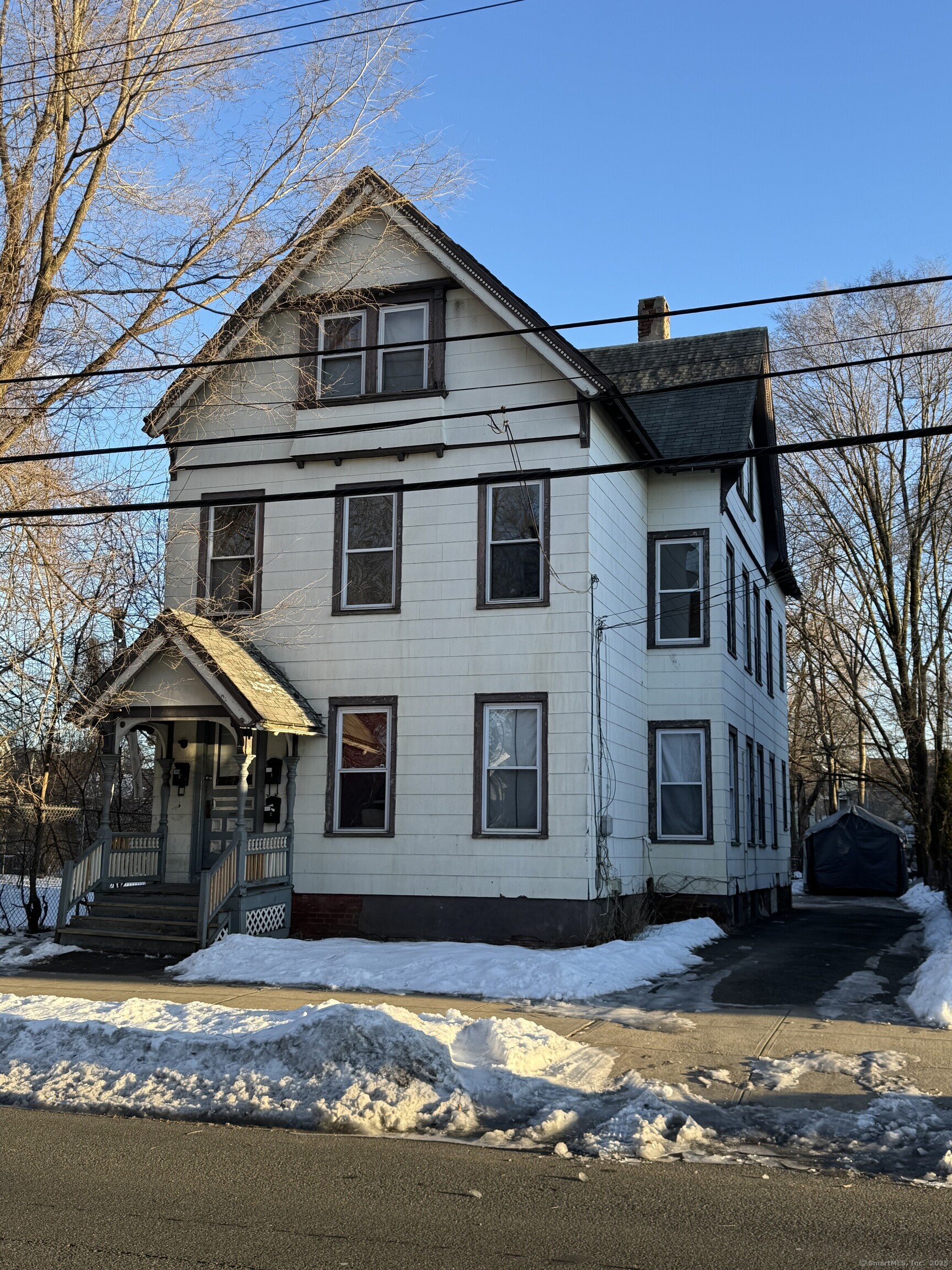 Congress Avenue, New Haven, Connecticut - 8 Bedrooms  
3 Bathrooms  
11 Rooms - 