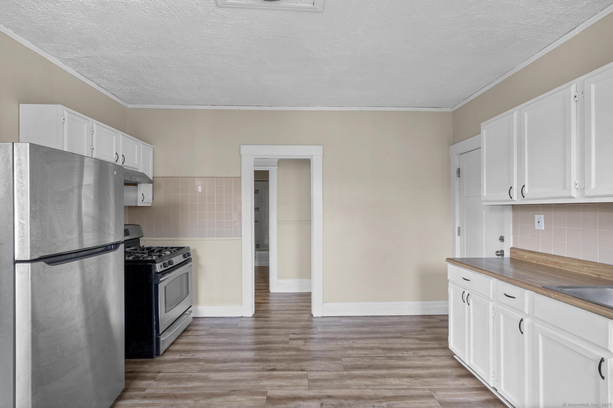 Hartford, Connecticut 06106, United States, 3 Bedrooms Bedrooms, ,1 BathroomBathrooms,Residential,Active,214907 Hartford, Connecticut 06106, United States, 3 Bedrooms Bedrooms, ,1 BathroomBathrooms,Residential,Active,214907