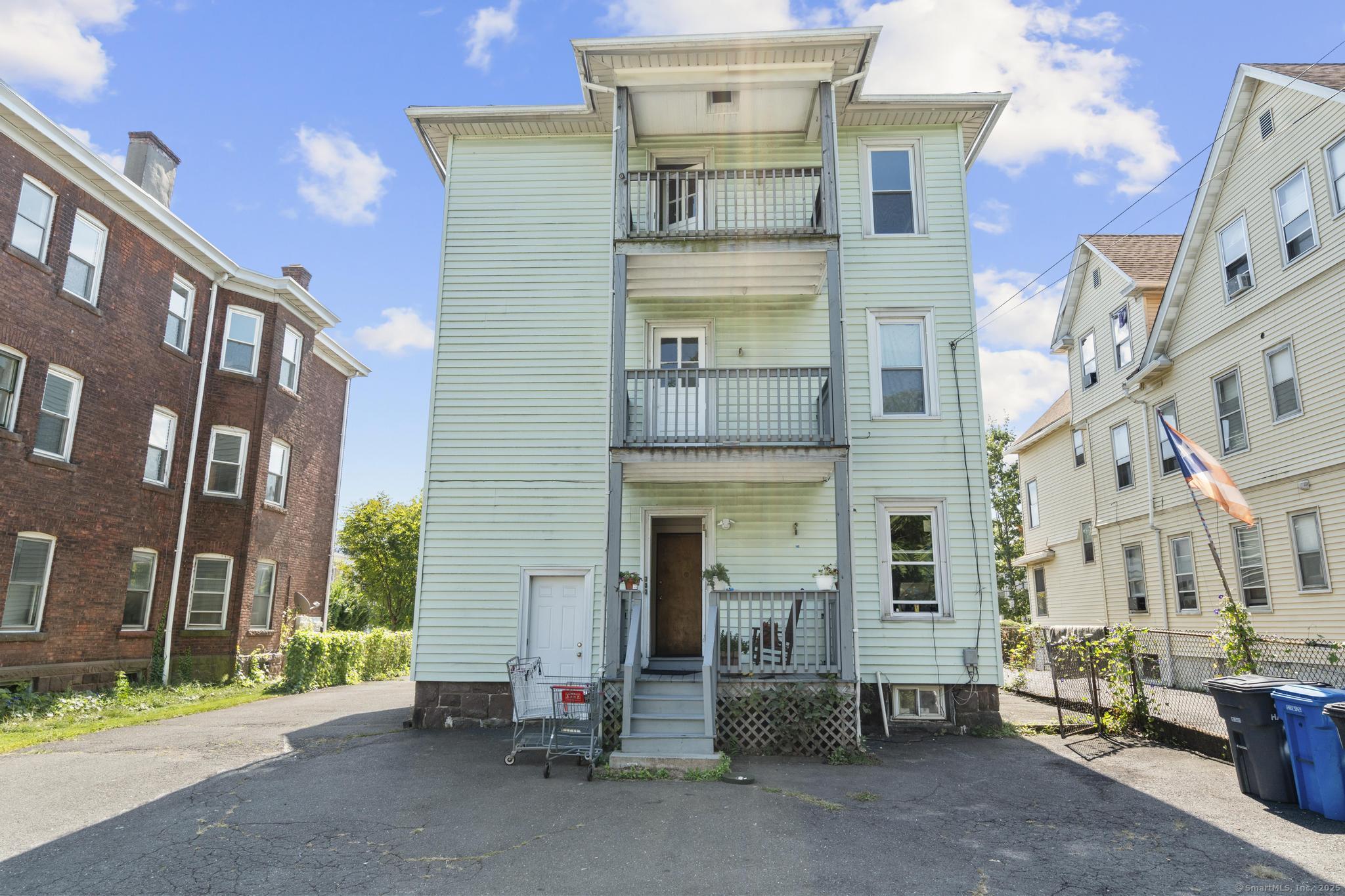 Hartford, Connecticut 06106, United States, 3 Bedrooms Bedrooms, ,1 BathroomBathrooms,Residential,Active,214907