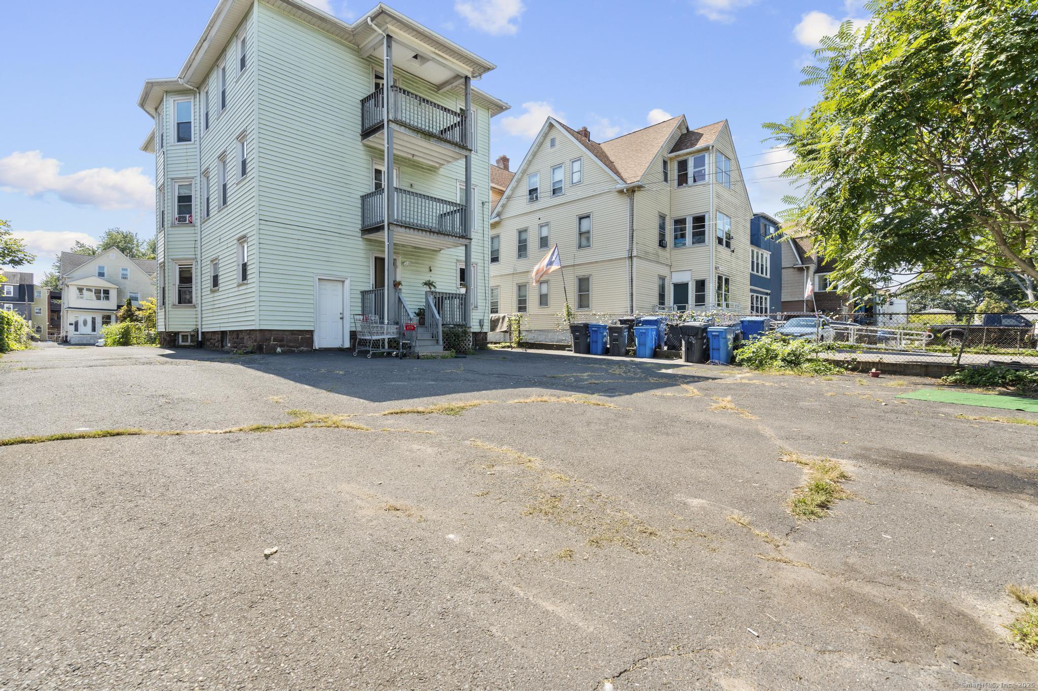 Hartford, Connecticut 06106, United States, 3 Bedrooms Bedrooms, ,1 BathroomBathrooms,Residential,Active,214907