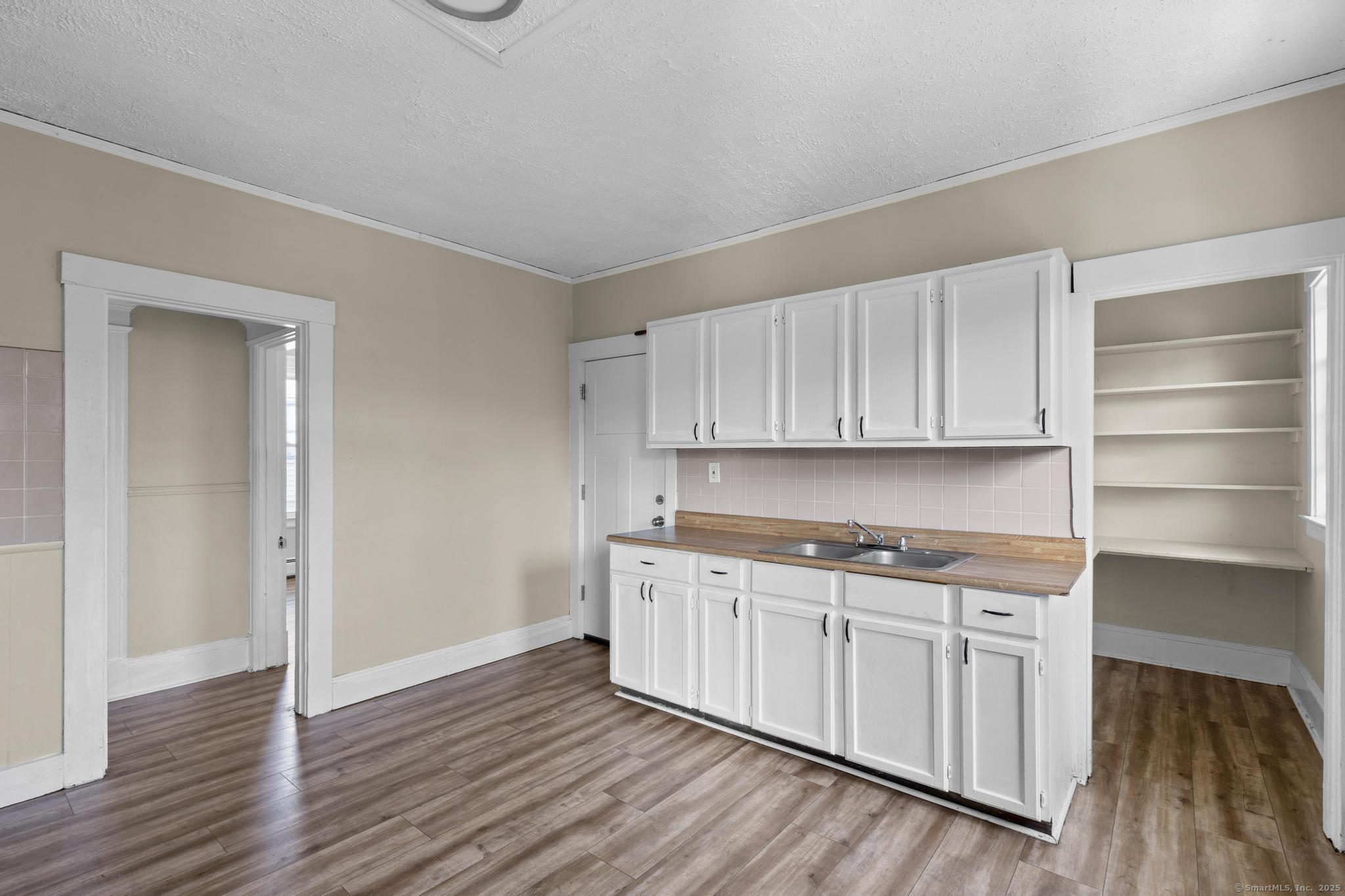 Hartford, Connecticut 06106, United States, 3 Bedrooms Bedrooms, ,1 BathroomBathrooms,Residential,Active,214907