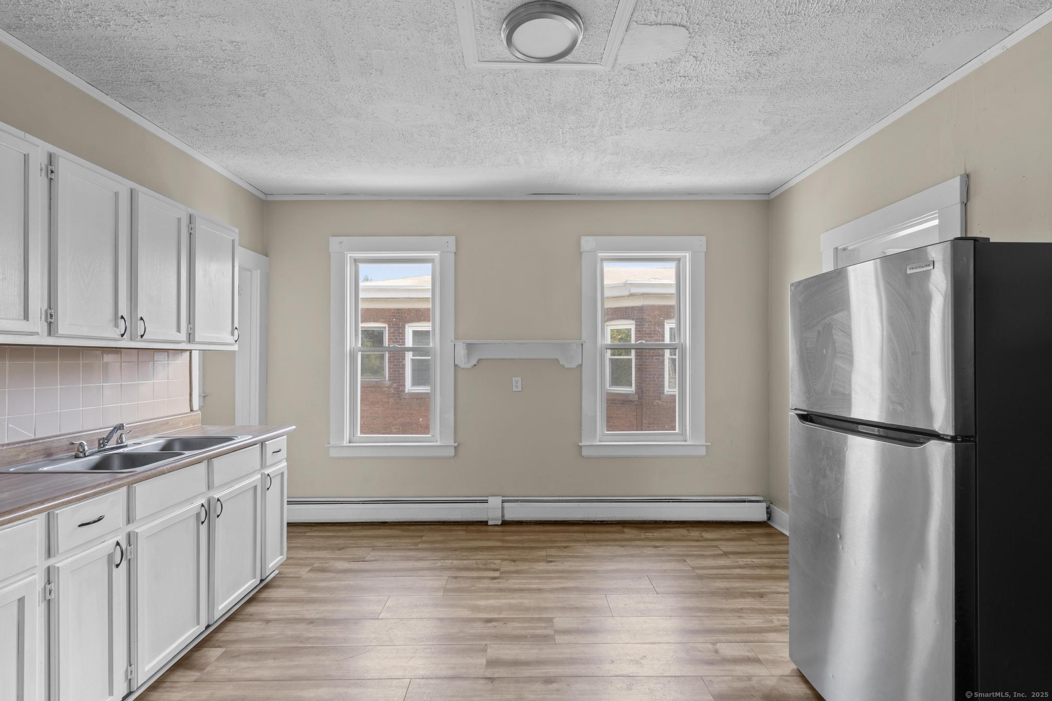 Hartford, Connecticut 06106, United States, 3 Bedrooms Bedrooms, ,1 BathroomBathrooms,Residential,Active,214907