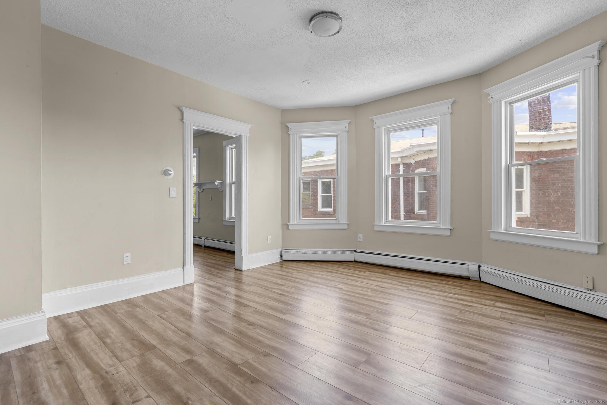 Hartford, Connecticut 06106, United States, 3 Bedrooms Bedrooms, ,1 BathroomBathrooms,Residential,Active,214907