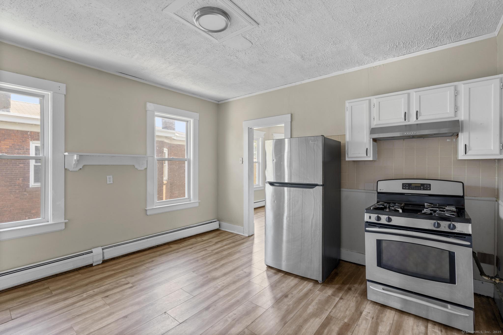 Hartford, Connecticut 06106, United States, 3 Bedrooms Bedrooms, ,1 BathroomBathrooms,Residential,Active,214907