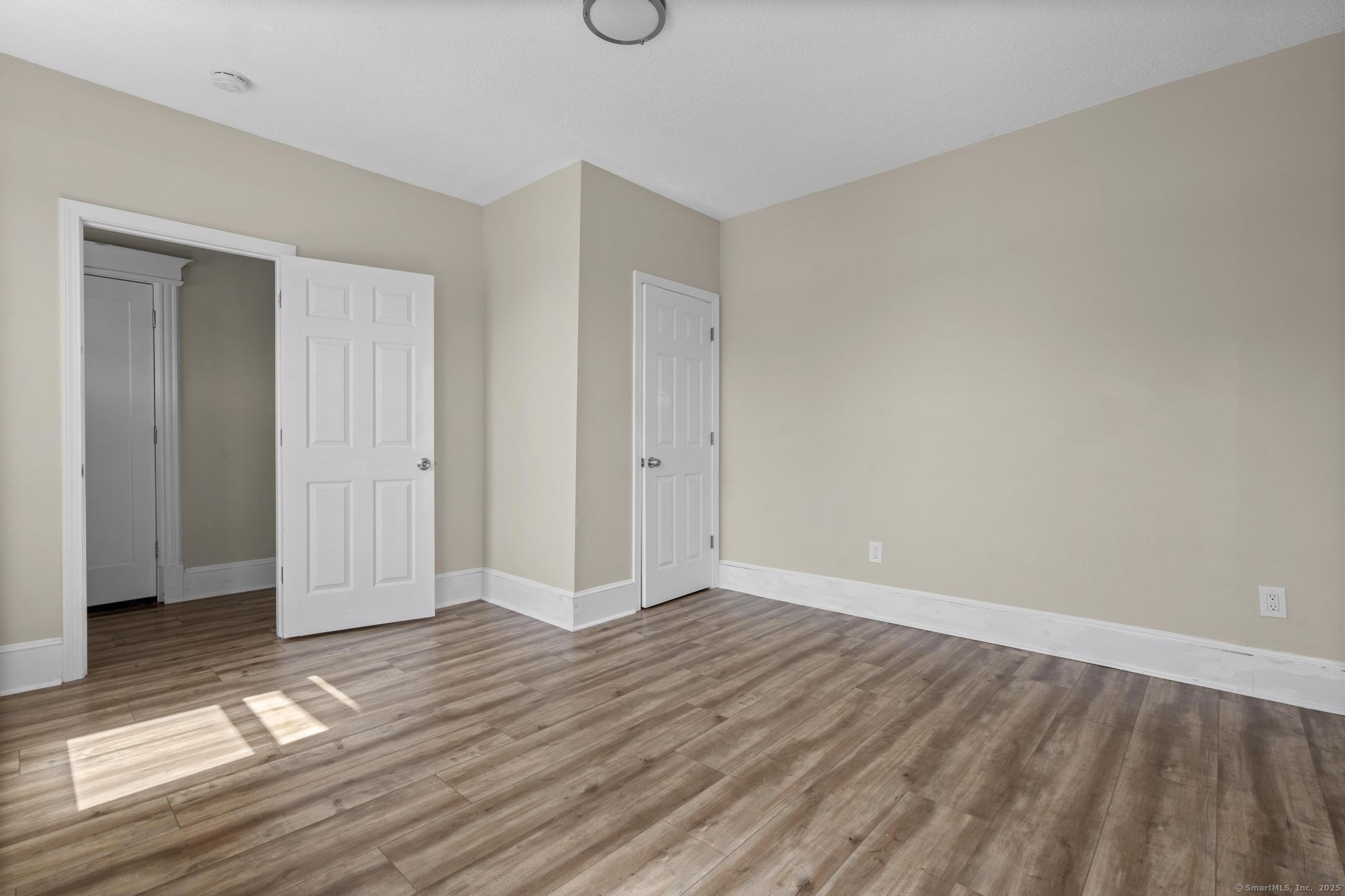 Hartford, Connecticut 06106, United States, 3 Bedrooms Bedrooms, ,1 BathroomBathrooms,Residential,Active,214907