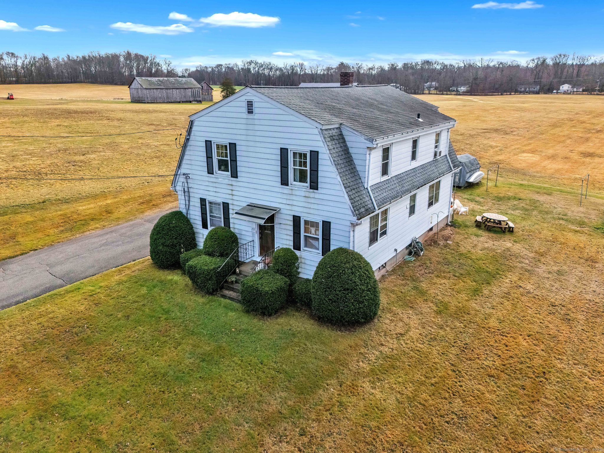 Thrall Avenue, Suffield, Connecticut - 4 Bedrooms  
2 Bathrooms  
12 Rooms - 