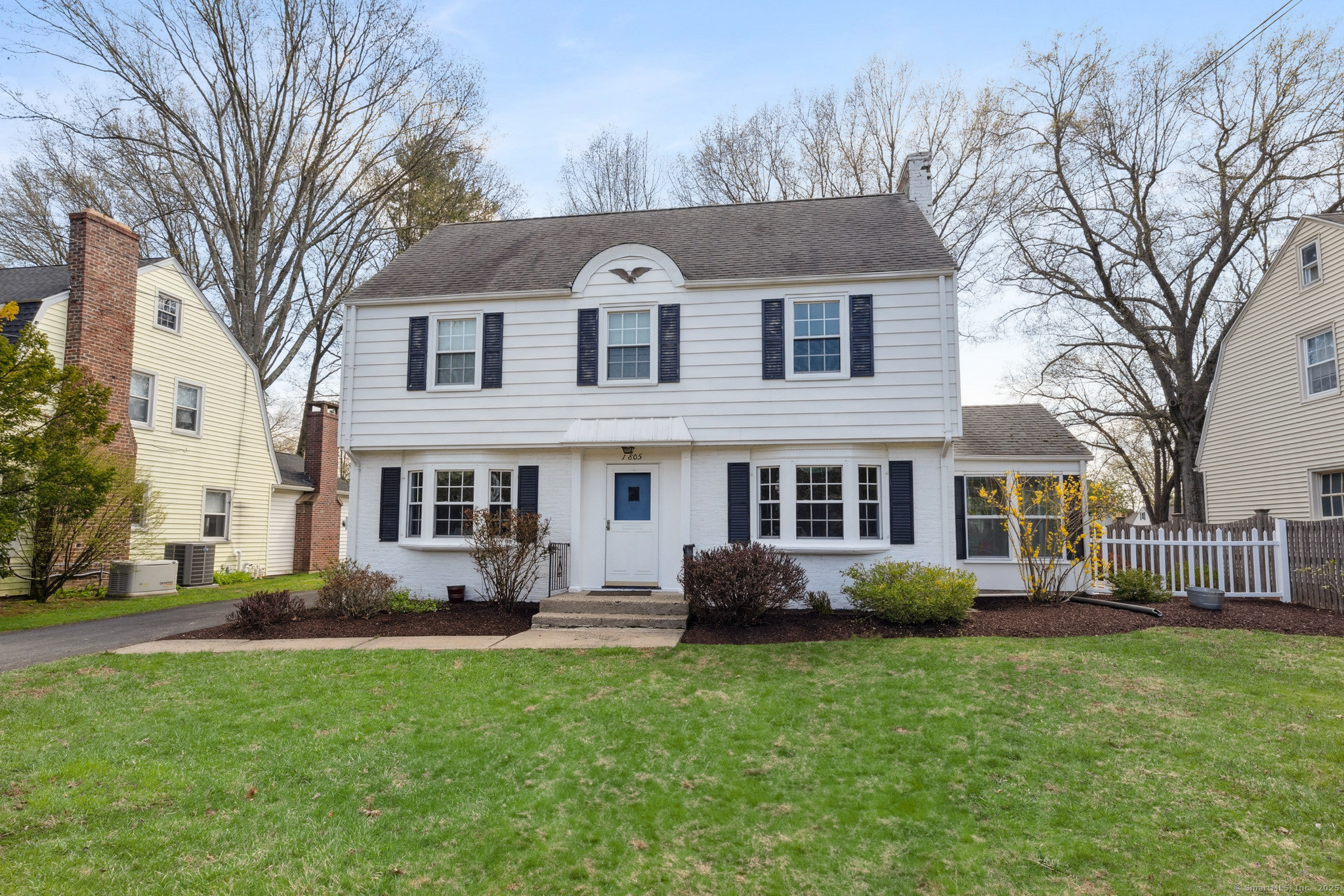 Asylum Avenue, West Hartford, Connecticut - 3 Bedrooms  
2 Bathrooms  
6 Rooms - 