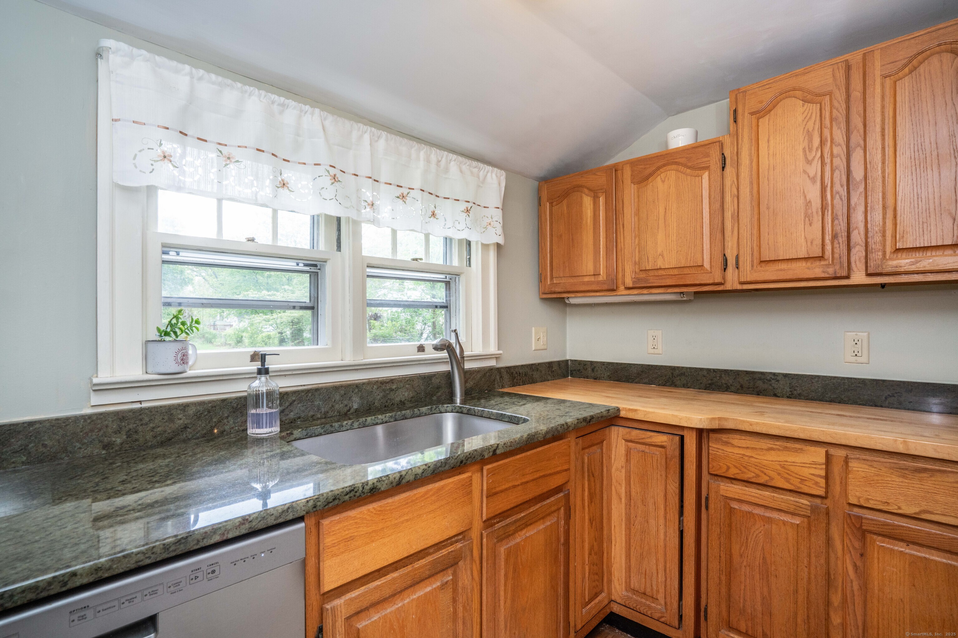 136 Naubuc Avenue, East Hartford, Connecticut image 18