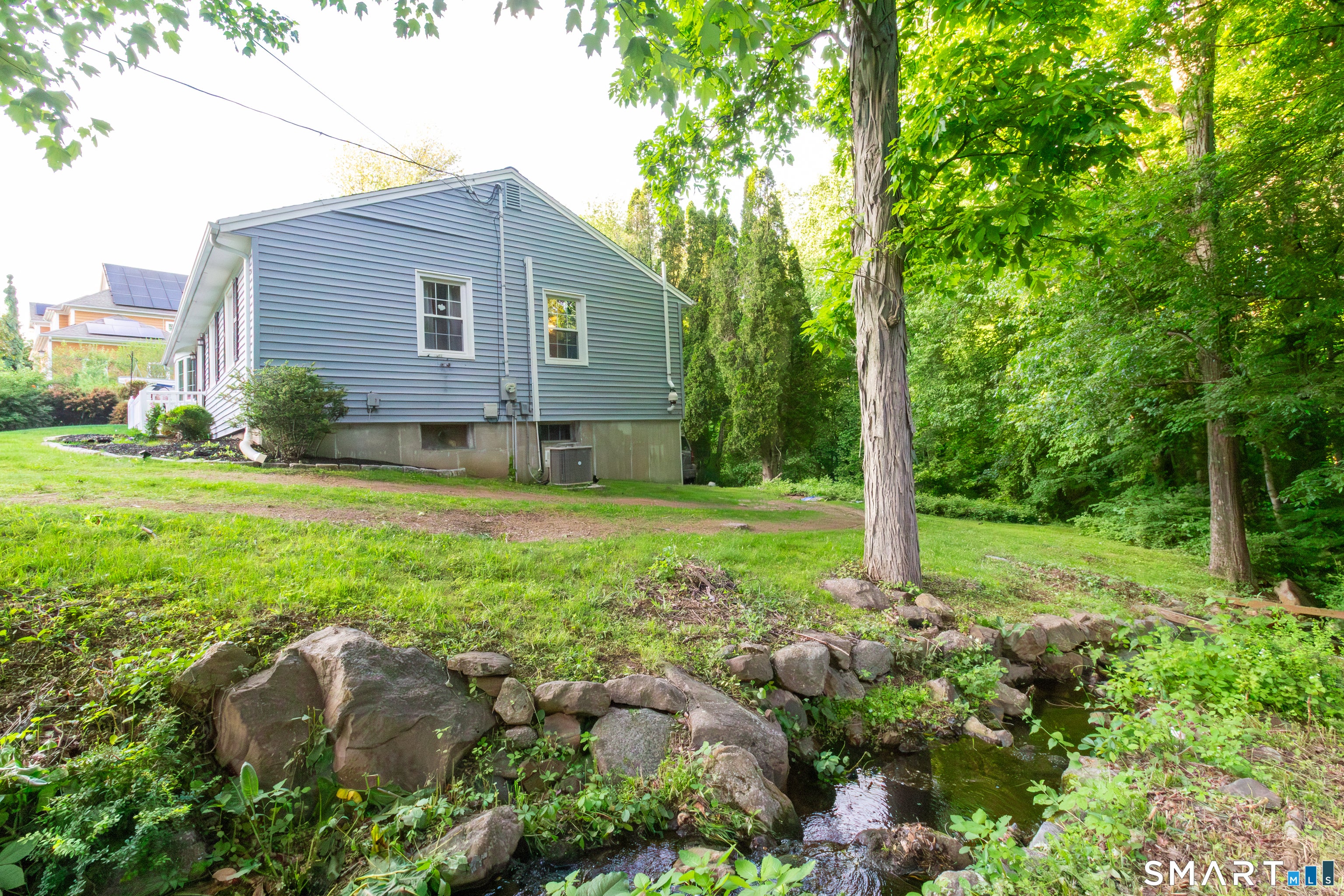 23 Great Neck Road