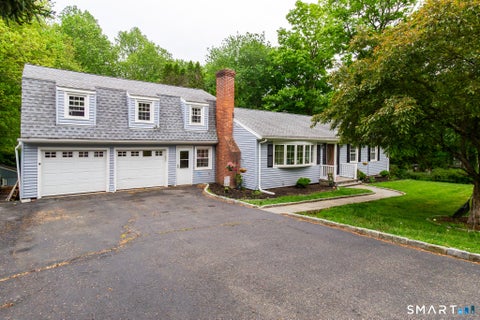 Homes For Sale - 23 Great Neck Road<br/> Fairfield County, Trumbull, CT 06611