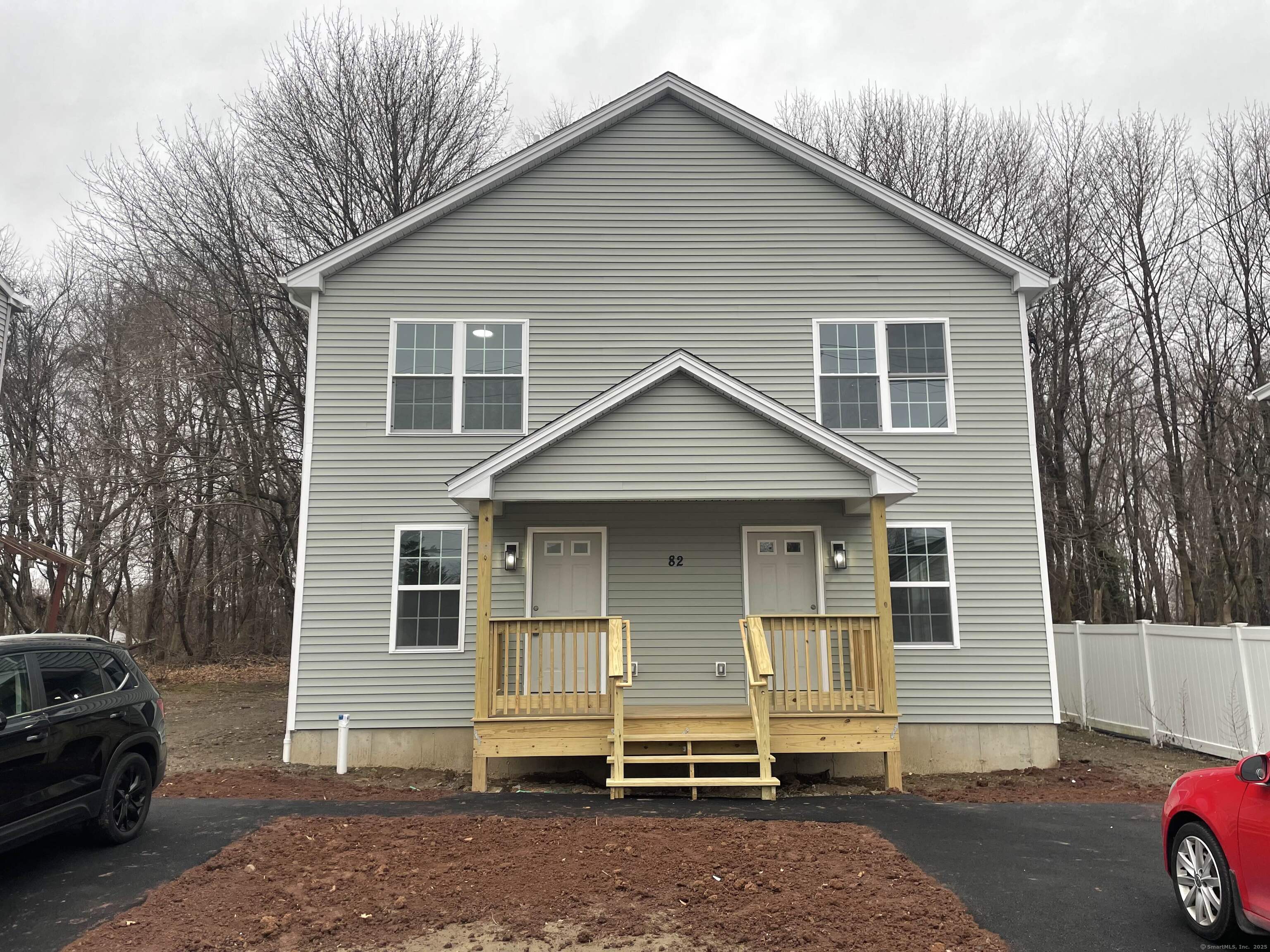 Park Avenue, Enfield, Connecticut - 2 Bedrooms  
2 Bathrooms  
6 Rooms - 