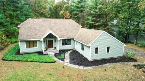 Photo of 3 Essex Court, Farmington, CT 06032 (MLS # 24132914)