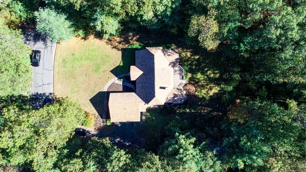 Photo of 3 Essex Court, Farmington, CT 06032 (MLS # 24132914)