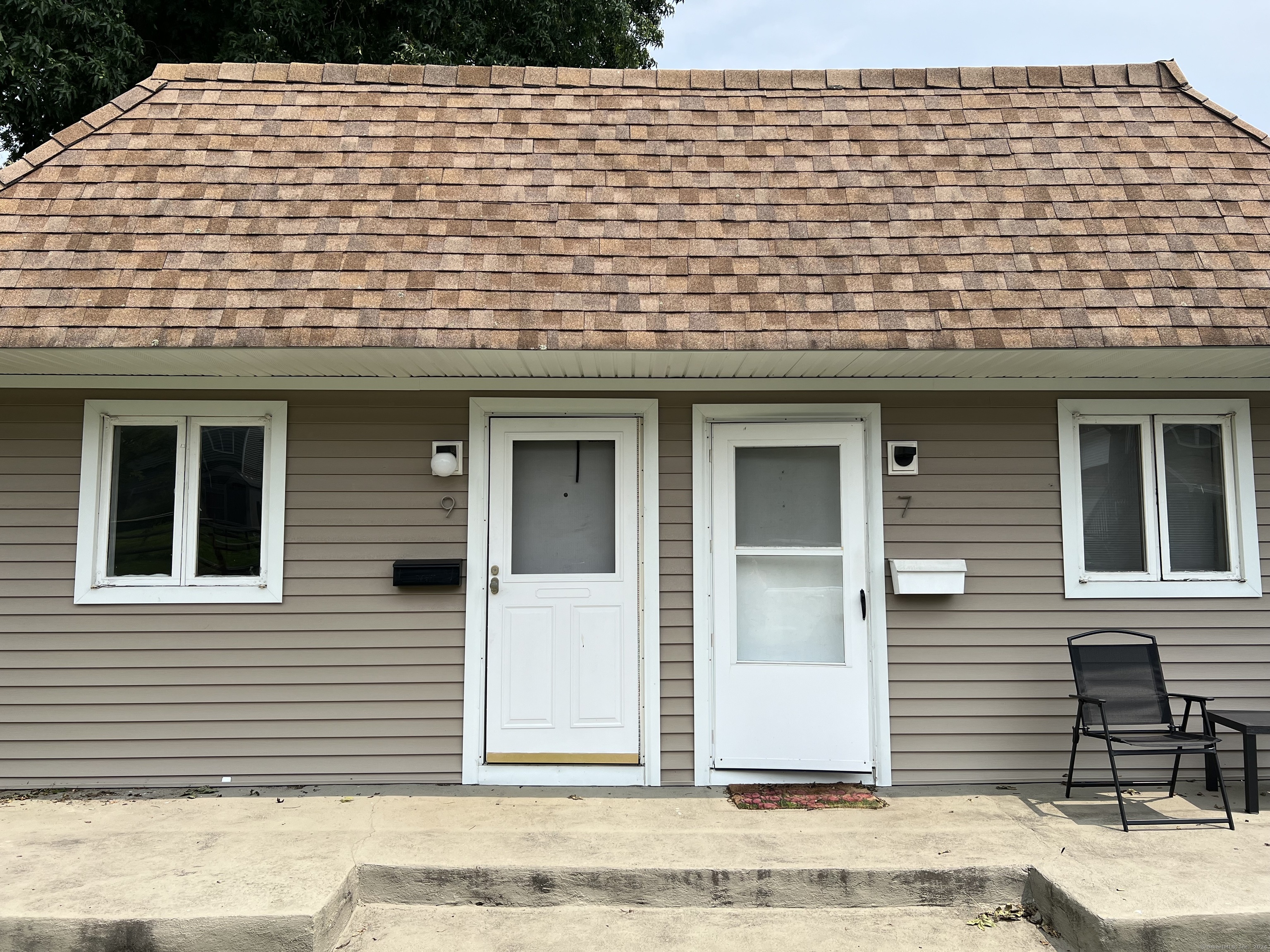 Rental Property at 9 Summit Avenue, Milford, Connecticut - Bedrooms: 1 
Bathrooms: 1 
Rooms: 3  - $1,450 MO.