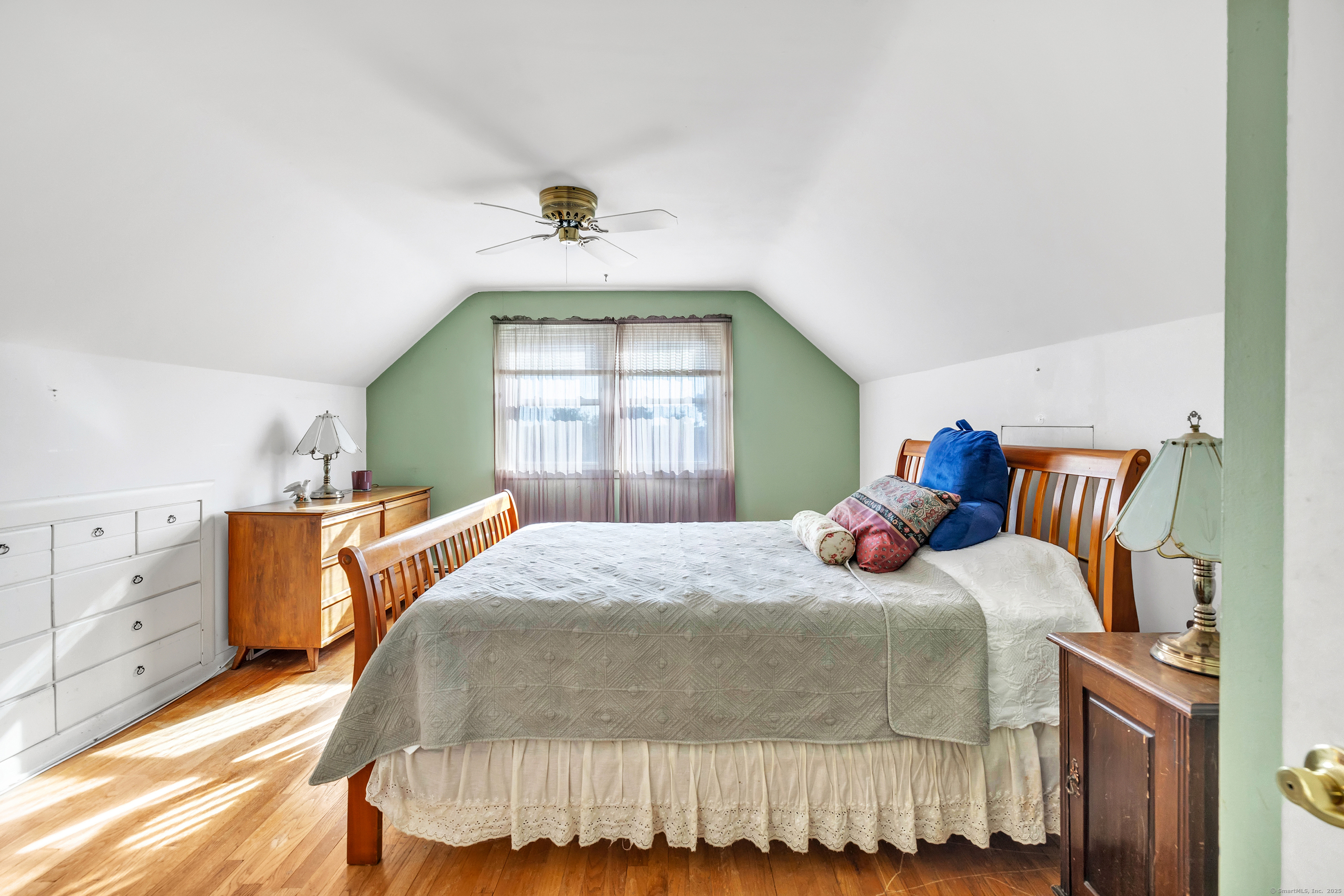 Bridgeport, Connecticut 06606, United States, 2 Bedrooms Bedrooms, ,2 BathroomsBathrooms,Residential,Pending,210755