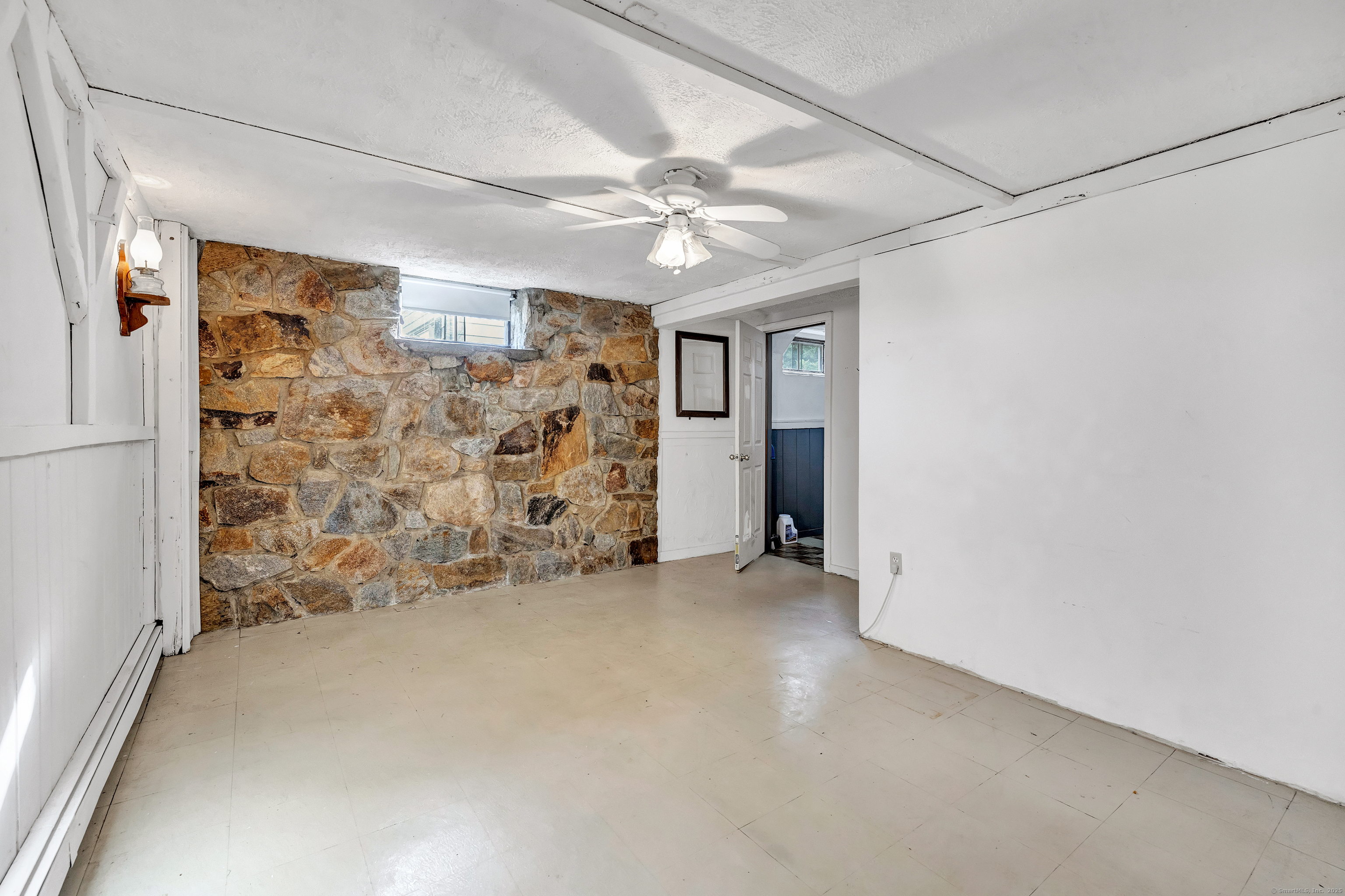 Bridgeport, Connecticut 06606, United States, 2 Bedrooms Bedrooms, ,2 BathroomsBathrooms,Residential,Pending,210755