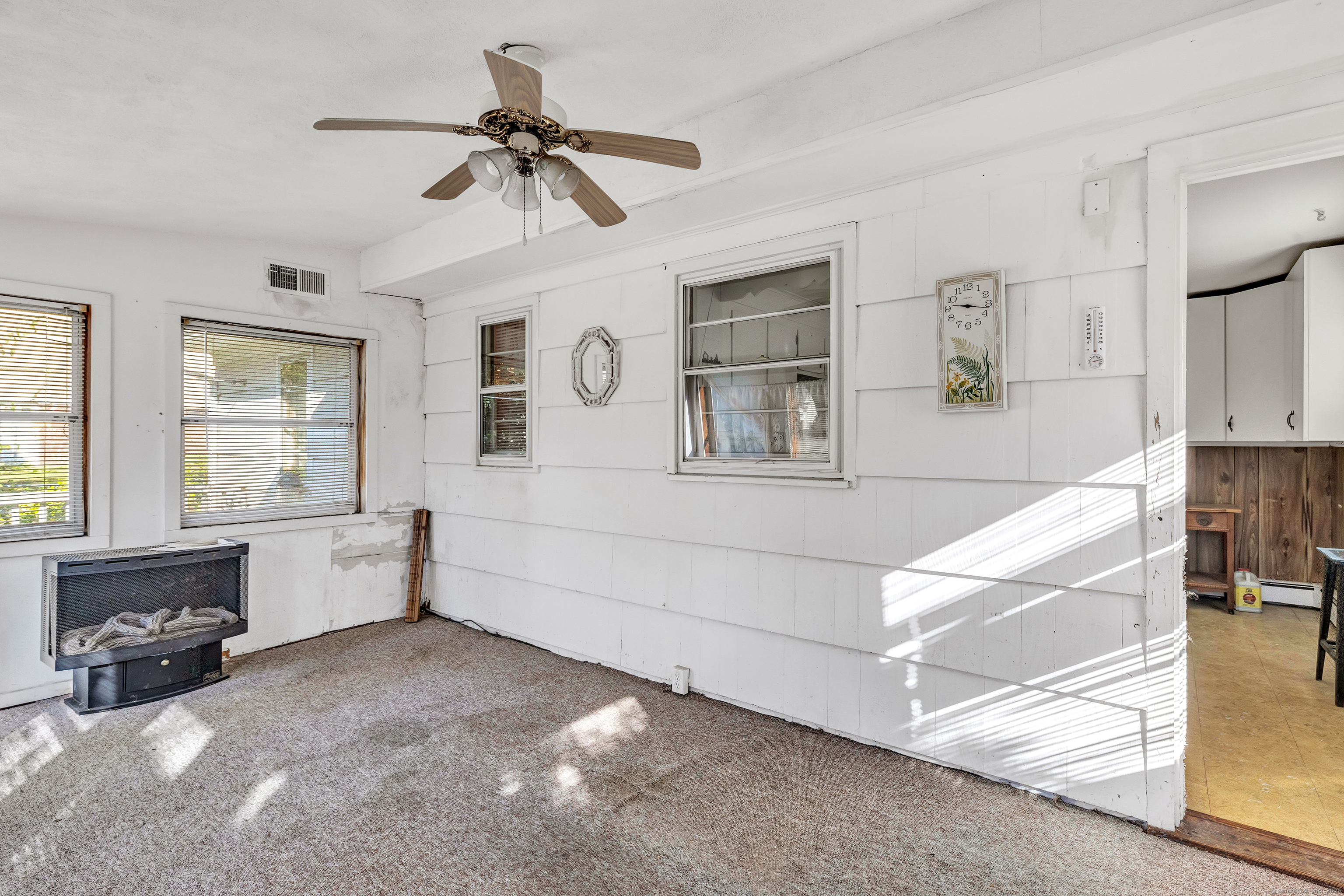 Bridgeport, Connecticut 06606, United States, 2 Bedrooms Bedrooms, ,2 BathroomsBathrooms,Residential,Pending,210755