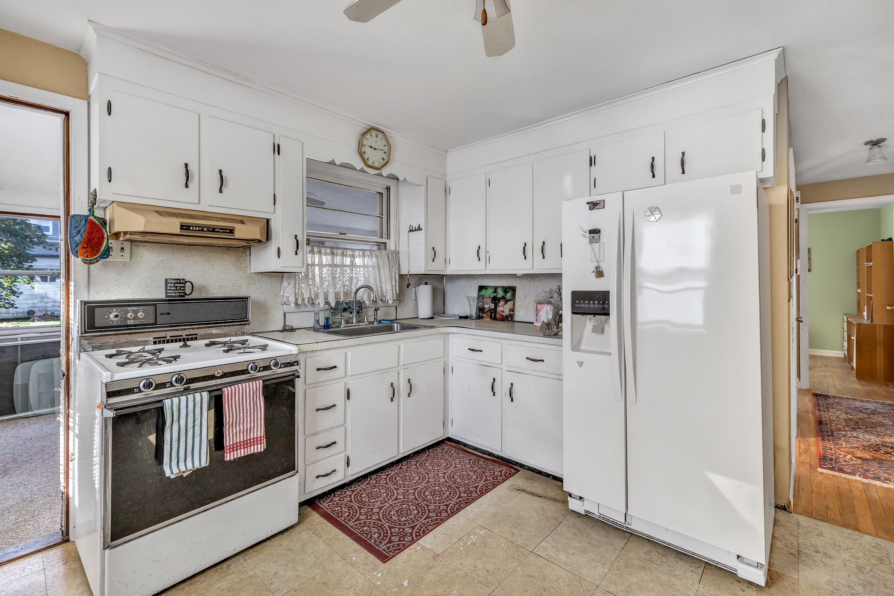 Bridgeport, Connecticut 06606, United States, 2 Bedrooms Bedrooms, ,2 BathroomsBathrooms,Residential,Pending,210755