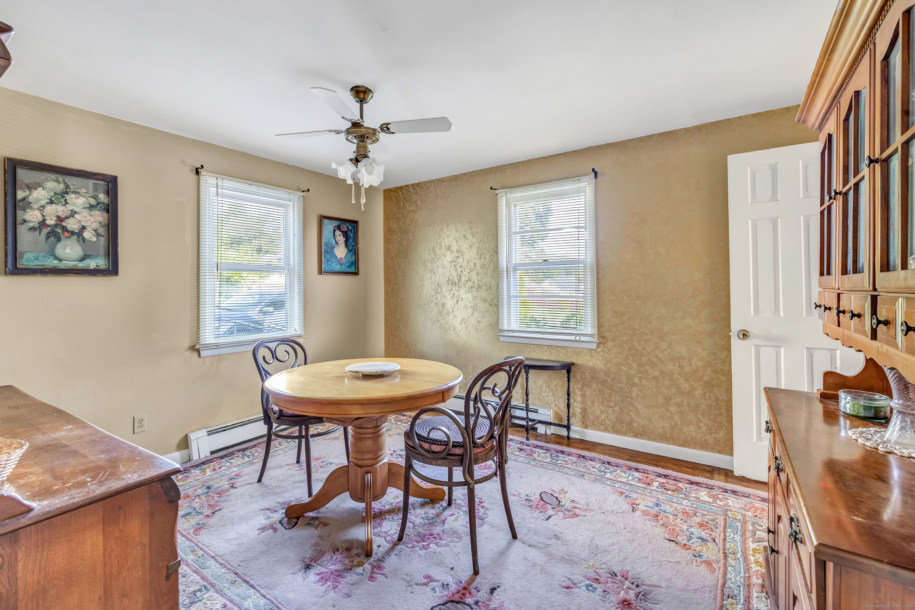 Bridgeport, Connecticut 06606, United States, 2 Bedrooms Bedrooms, ,2 BathroomsBathrooms,Residential,Pending,210755