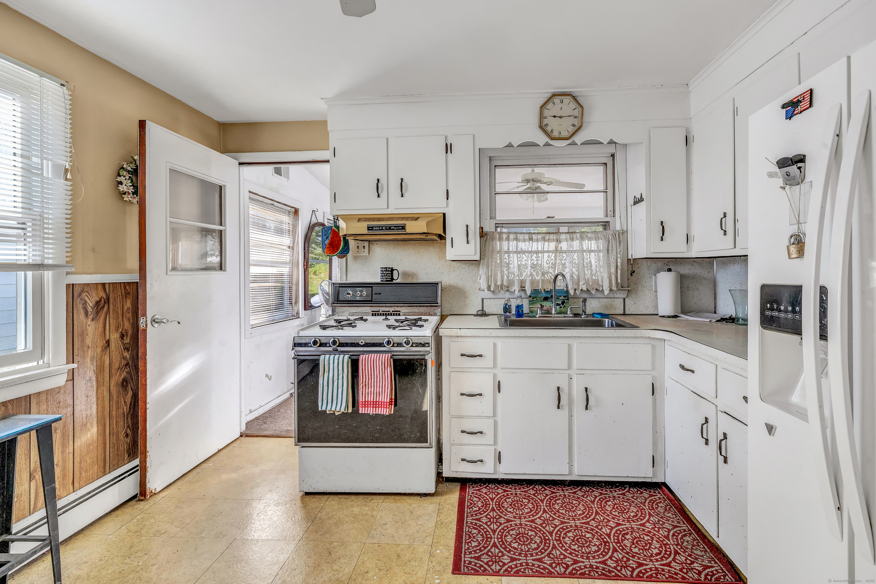 Bridgeport, Connecticut 06606, United States, 2 Bedrooms Bedrooms, ,2 BathroomsBathrooms,Residential,Pending,210755