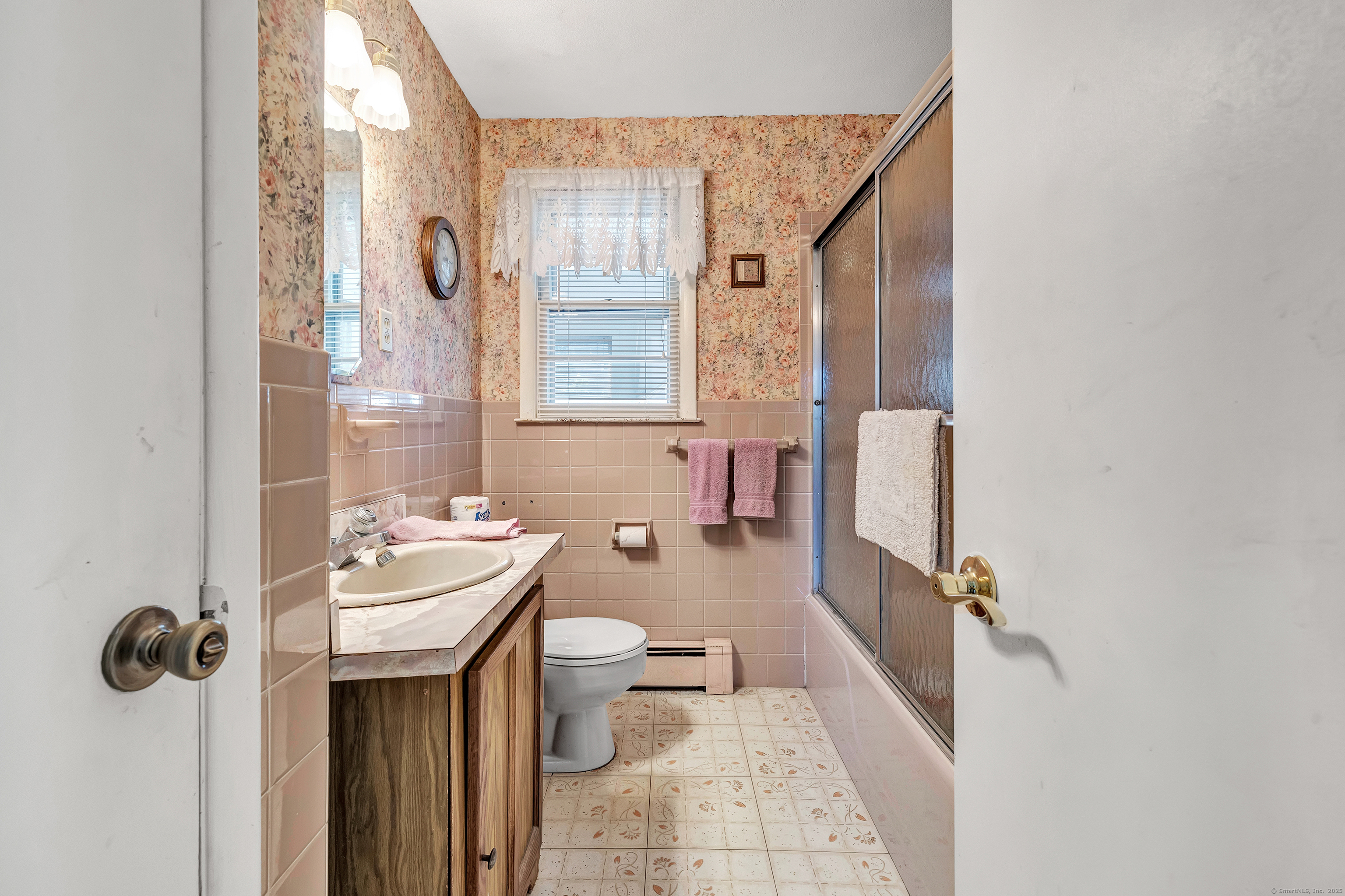 Bridgeport, Connecticut 06606, United States, 2 Bedrooms Bedrooms, ,2 BathroomsBathrooms,Residential,Pending,210755