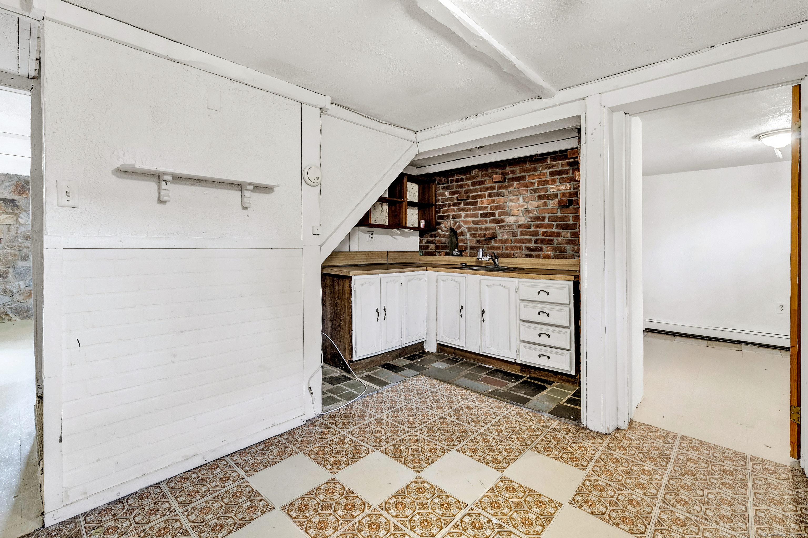 Bridgeport, Connecticut 06606, United States, 2 Bedrooms Bedrooms, ,2 BathroomsBathrooms,Residential,Pending,210755