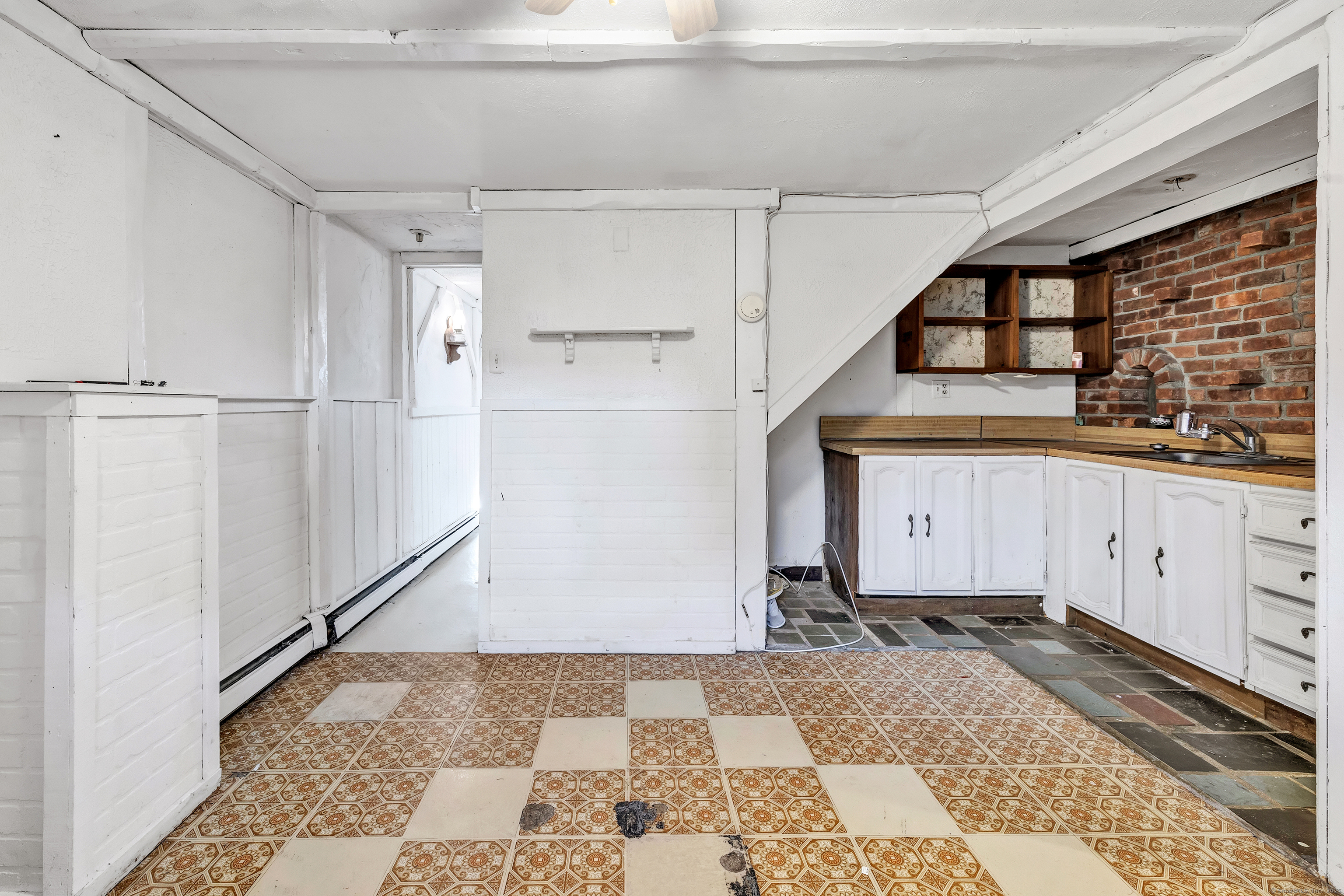 Bridgeport, Connecticut 06606, United States, 2 Bedrooms Bedrooms, ,2 BathroomsBathrooms,Residential,Pending,210755