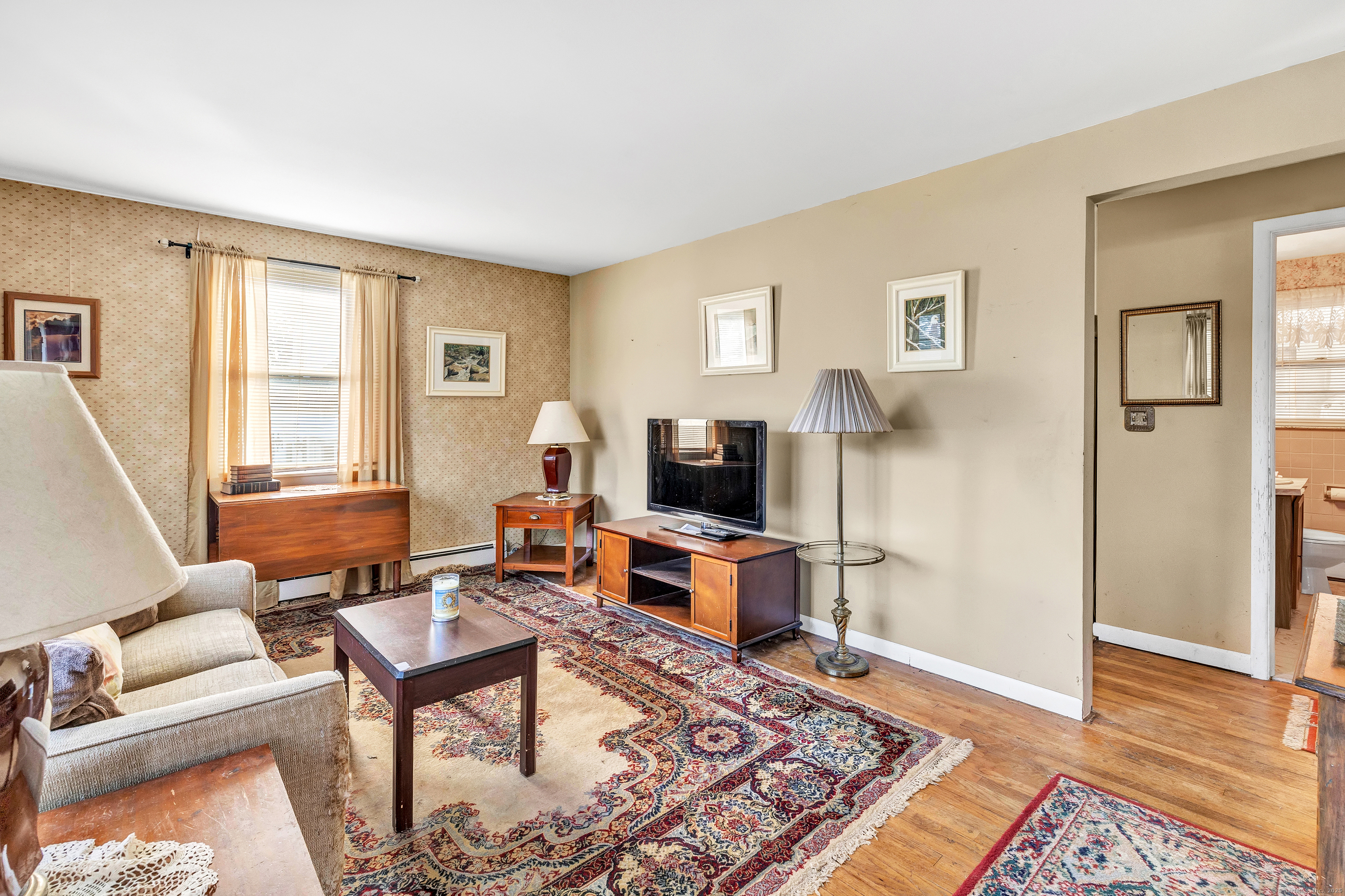 Bridgeport, Connecticut 06606, United States, 2 Bedrooms Bedrooms, ,2 BathroomsBathrooms,Residential,Pending,210755