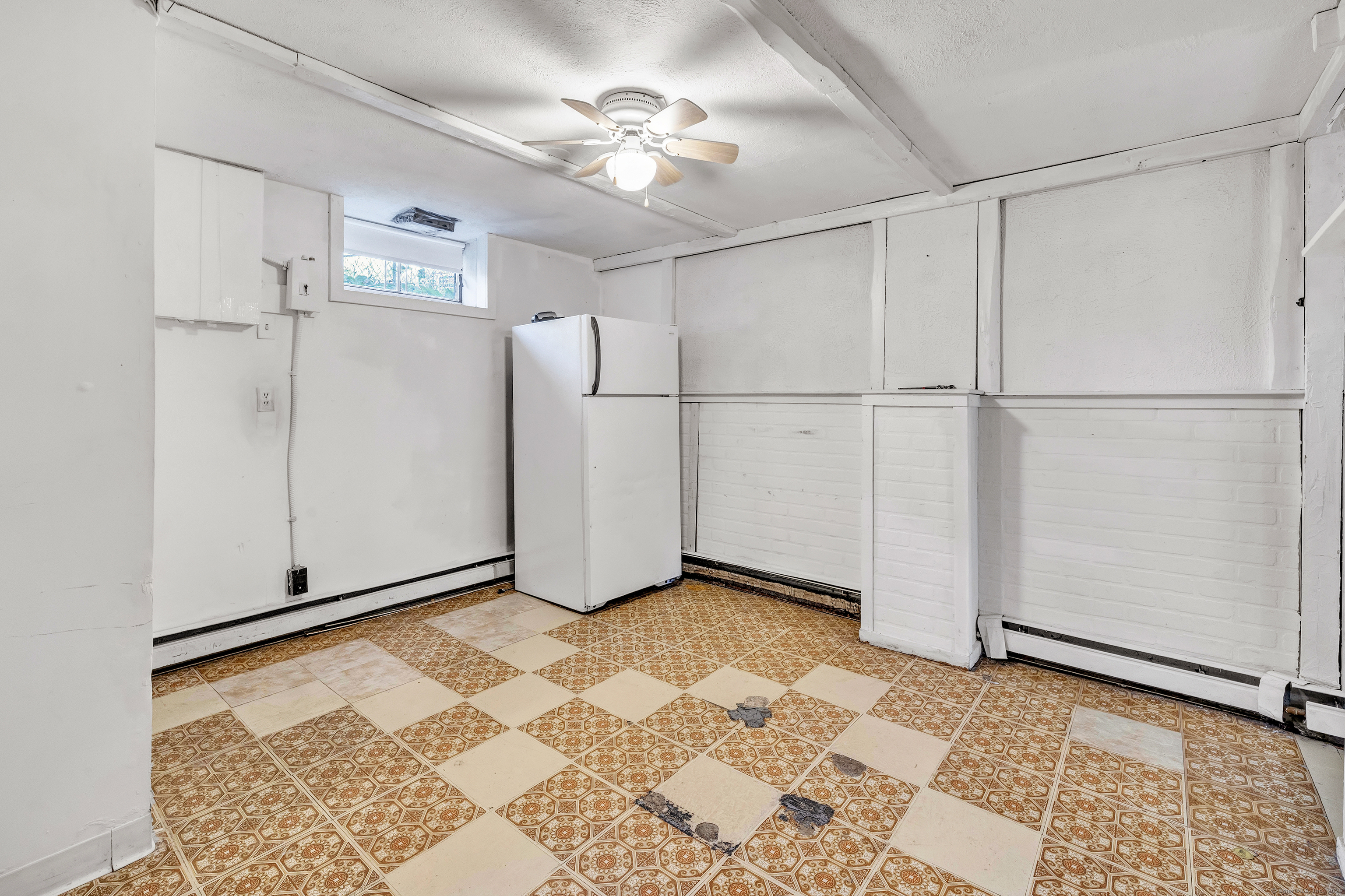 Bridgeport, Connecticut 06606, United States, 2 Bedrooms Bedrooms, ,2 BathroomsBathrooms,Residential,Pending,210755