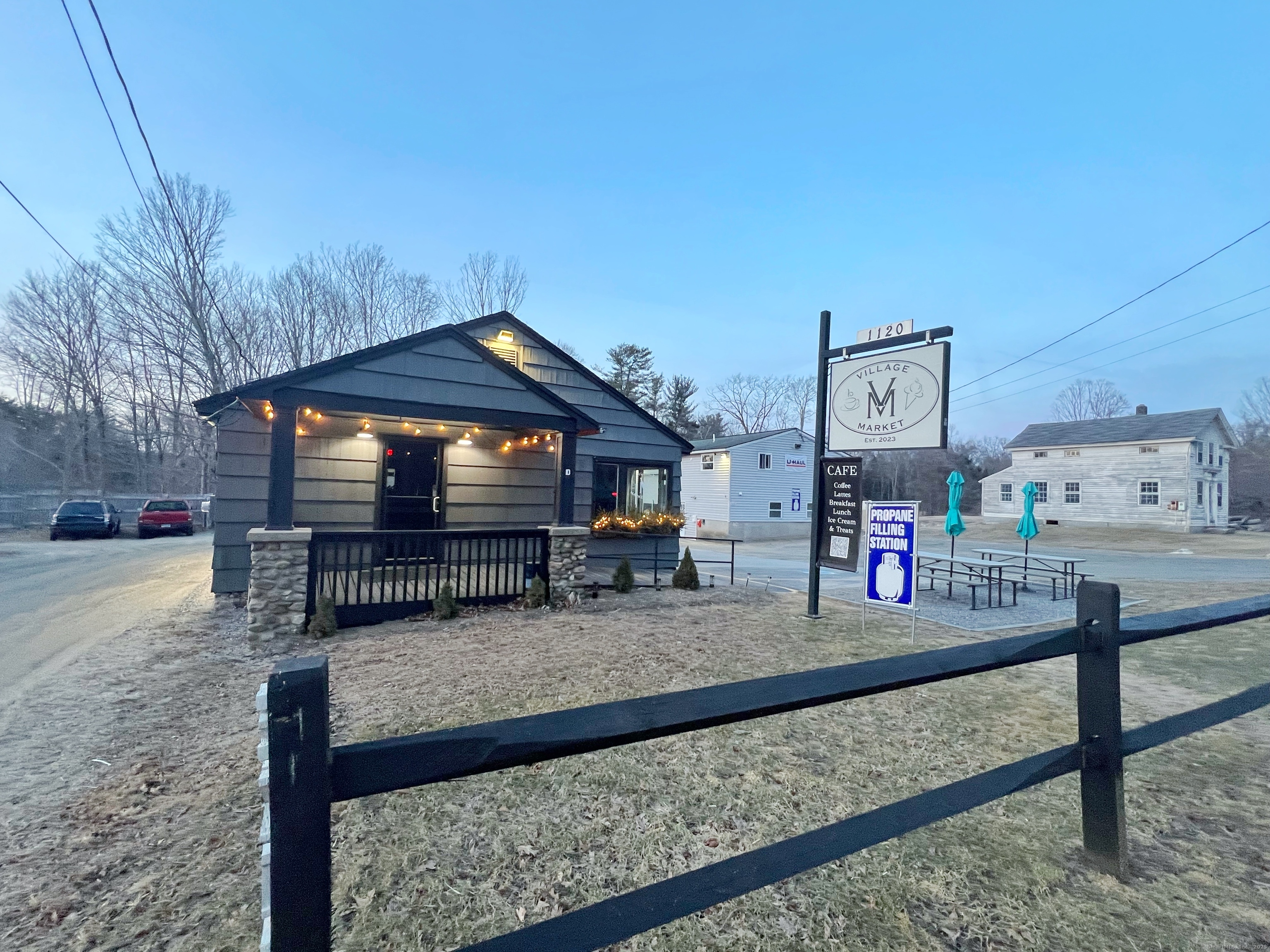 1120 Litchfield Turnpike