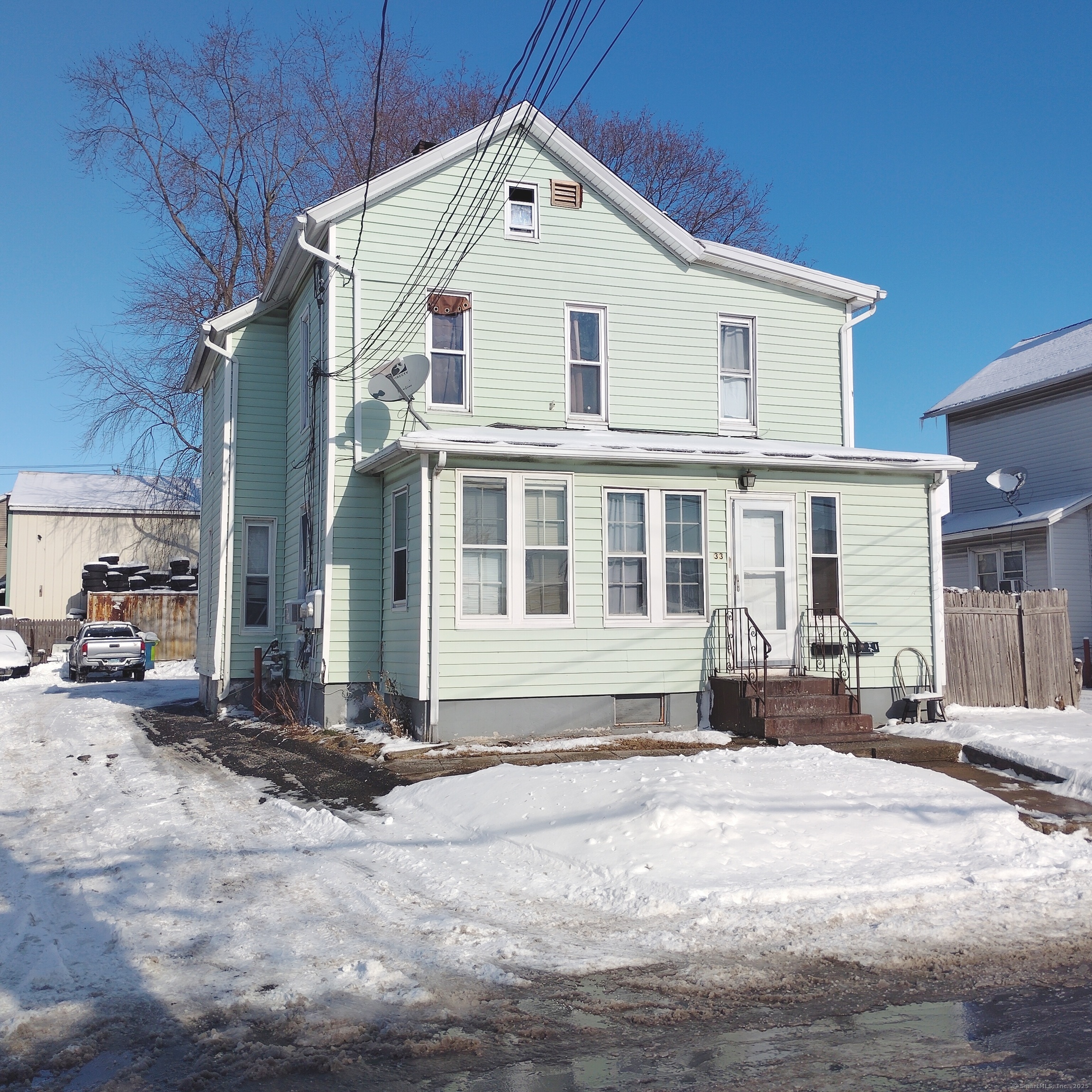 Chestnut Street, Danbury, Connecticut - 7 Bedrooms  
2 Bathrooms  
11 Rooms - 