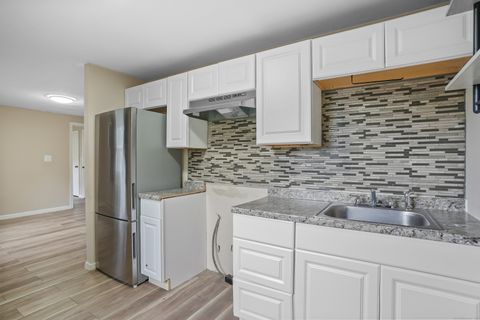 Tiny photo for 362 Colonial Avenue #APT 3A, Waterbury, CT 06704 (MLS # 24134117)