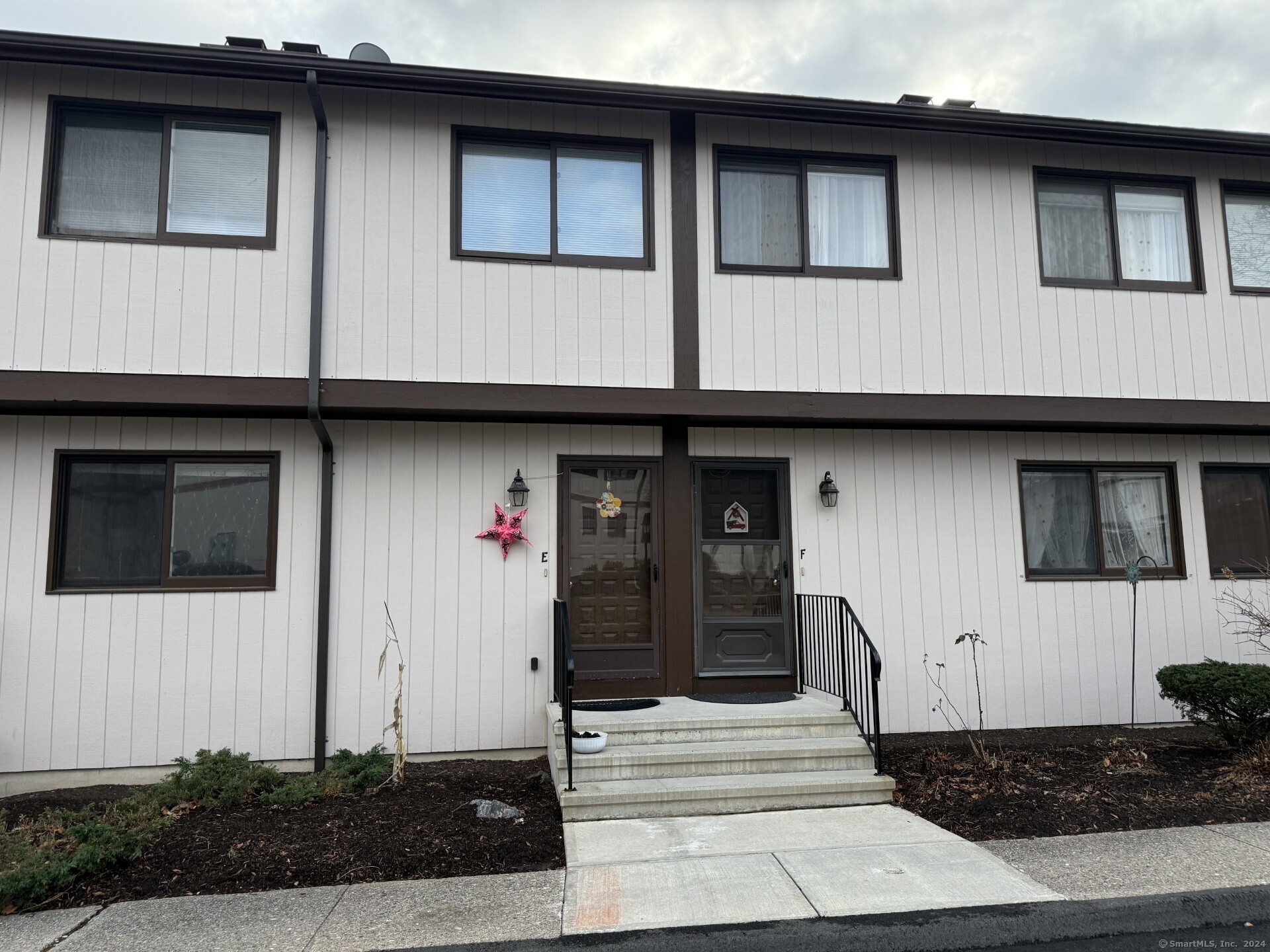 Rental Property at 27 Crows Nest Lane 13E, Danbury, Connecticut - Bedrooms: 2 
Bathrooms: 2 
Rooms: 6  - $2,400 MO.