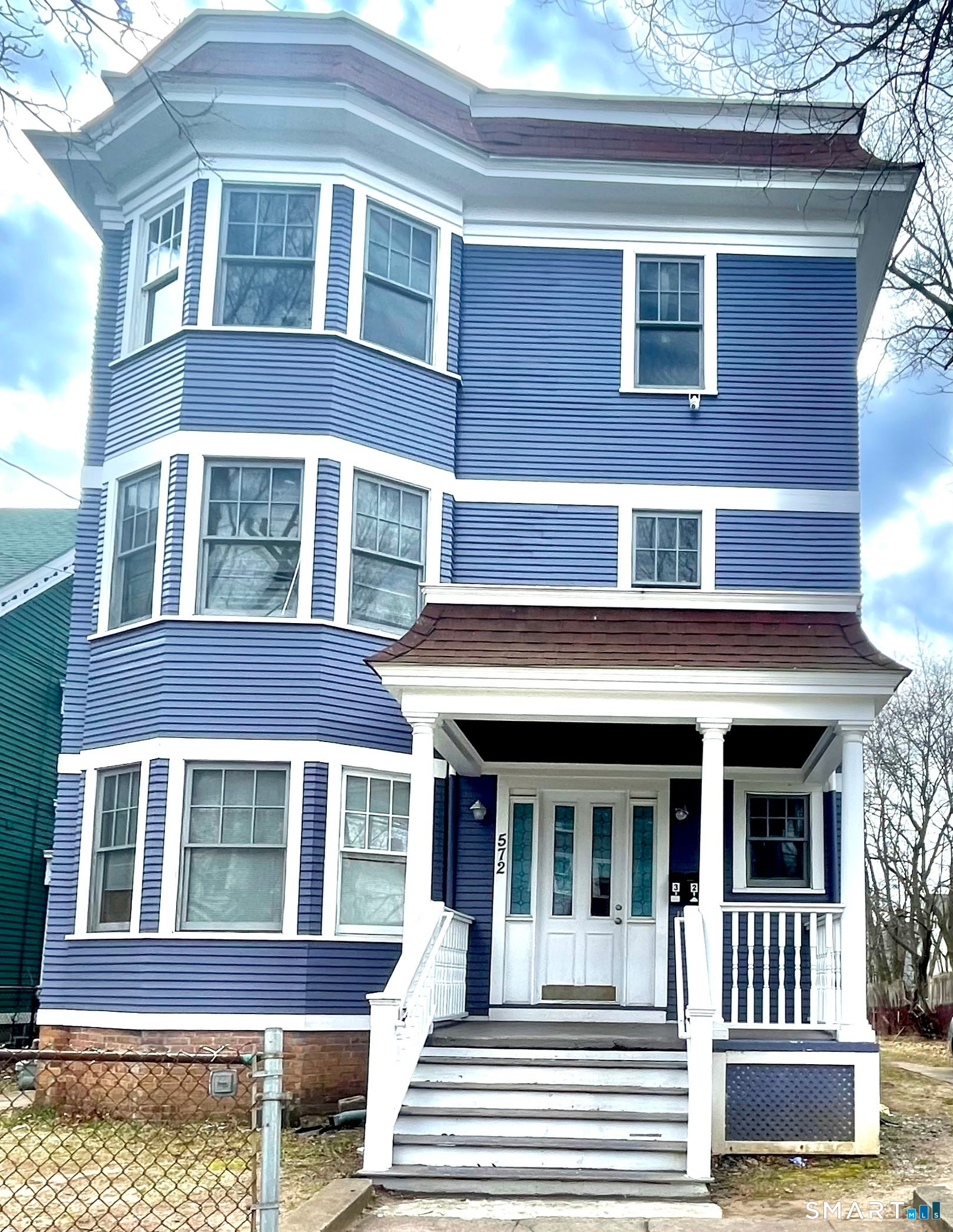 572 Elm Street