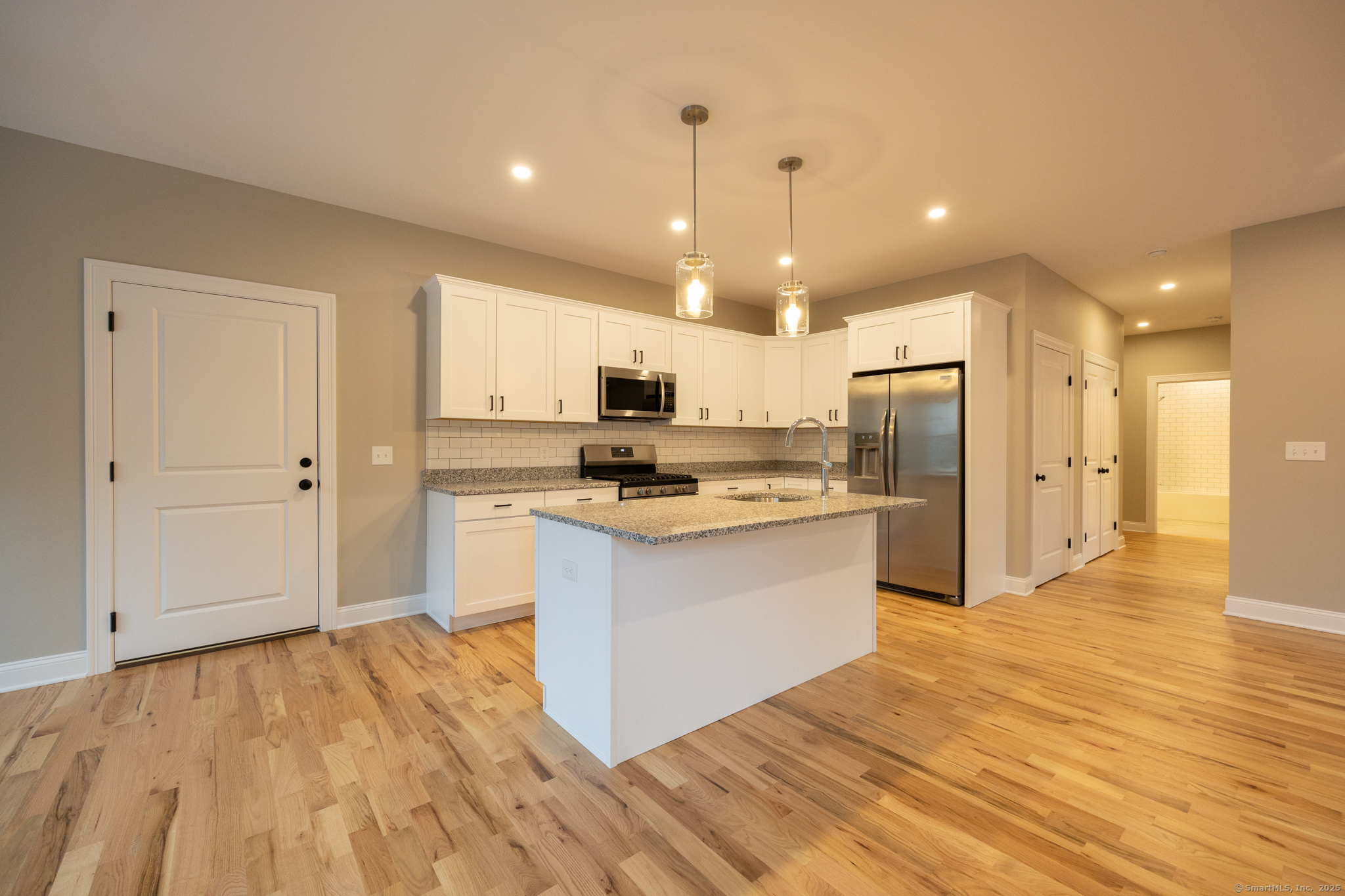 Old Towne Road, Cheshire, Connecticut - 2 Bedrooms  
2 Bathrooms  
5 Rooms - 