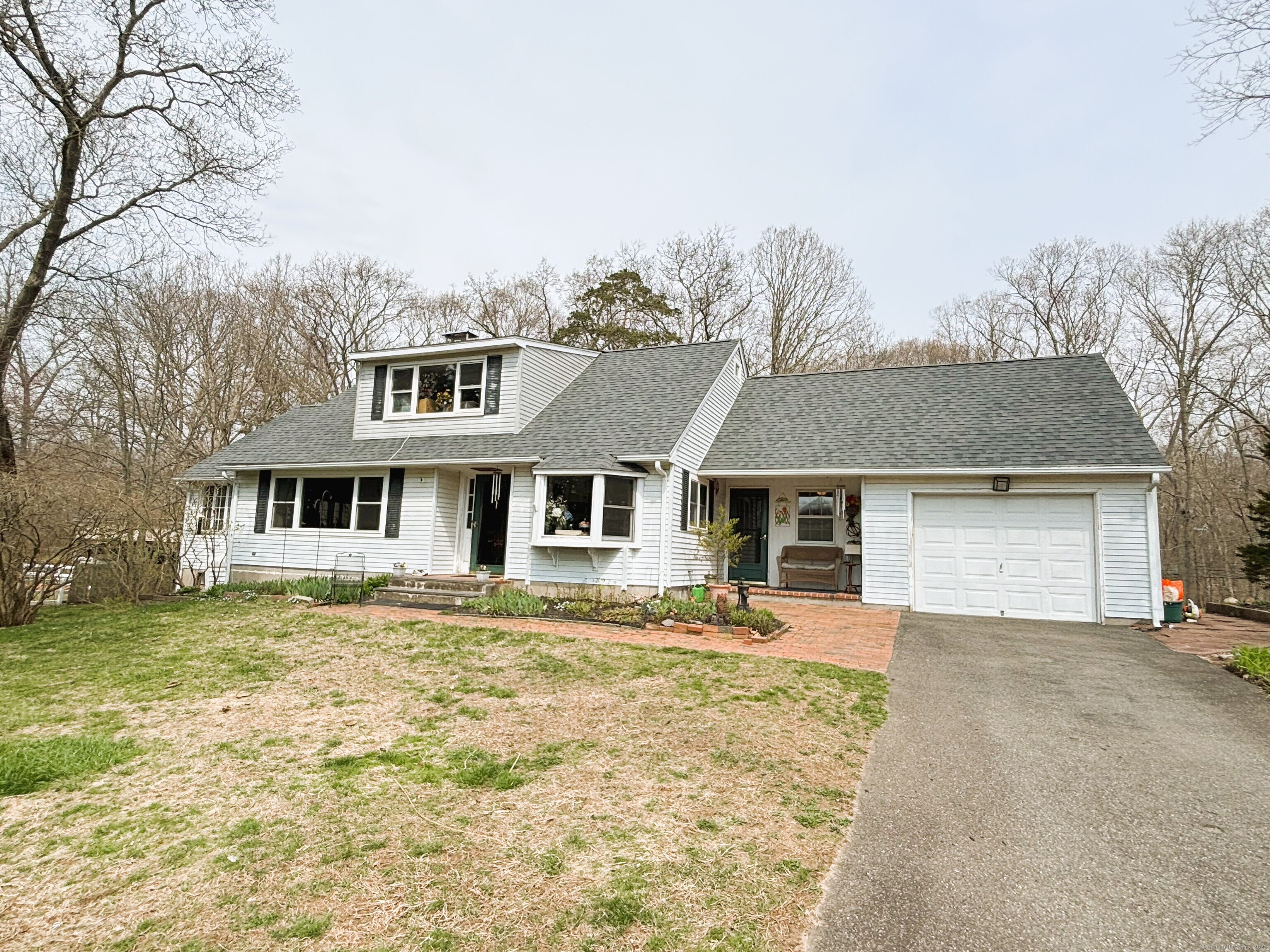 Pond Meadow Road, Westbrook, Connecticut - 2 Bedrooms  
2 Bathrooms  
7 Rooms - 