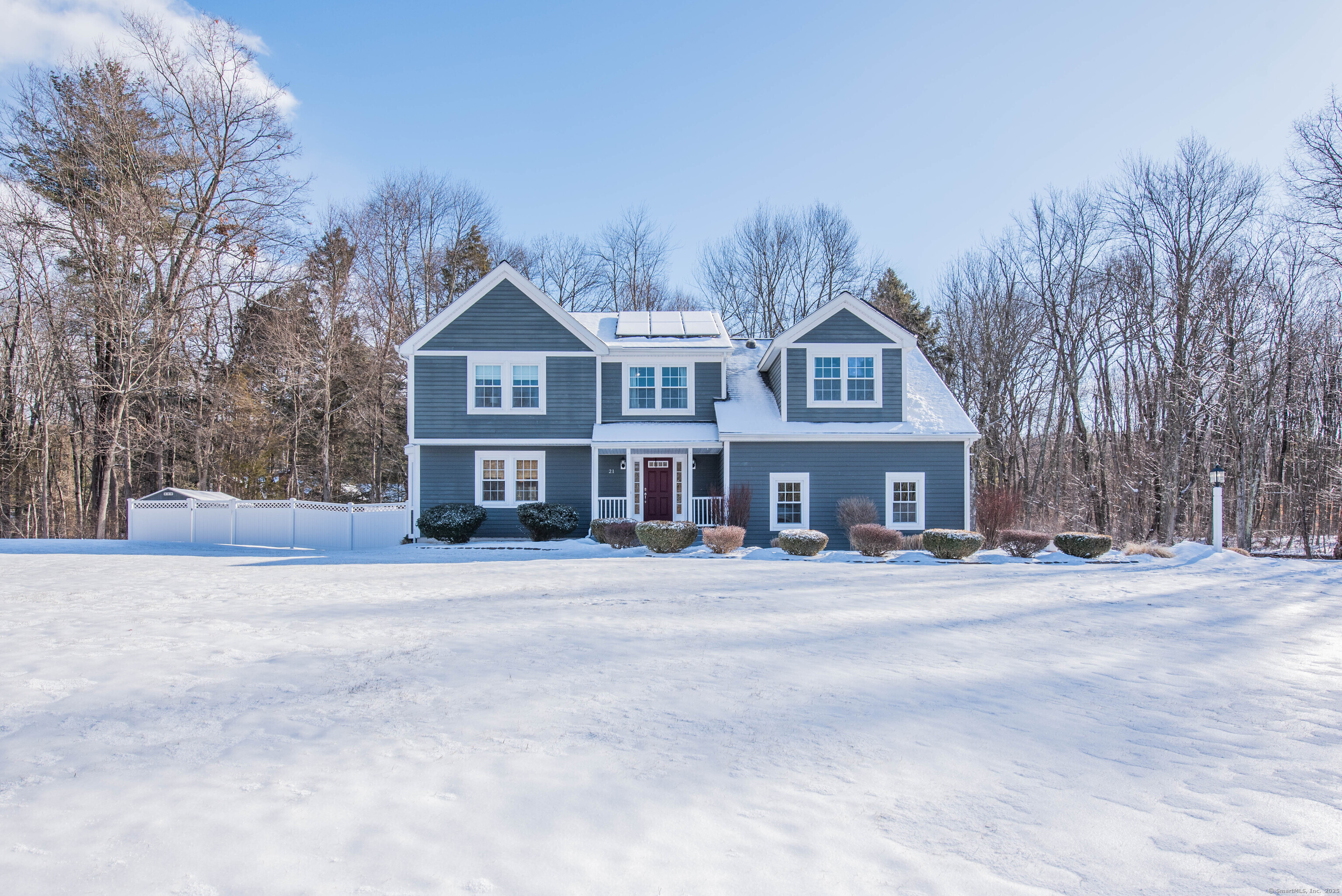 Country Club Lane, East Granby, Connecticut - 4 Bedrooms  
3 Bathrooms  
8 Rooms - 