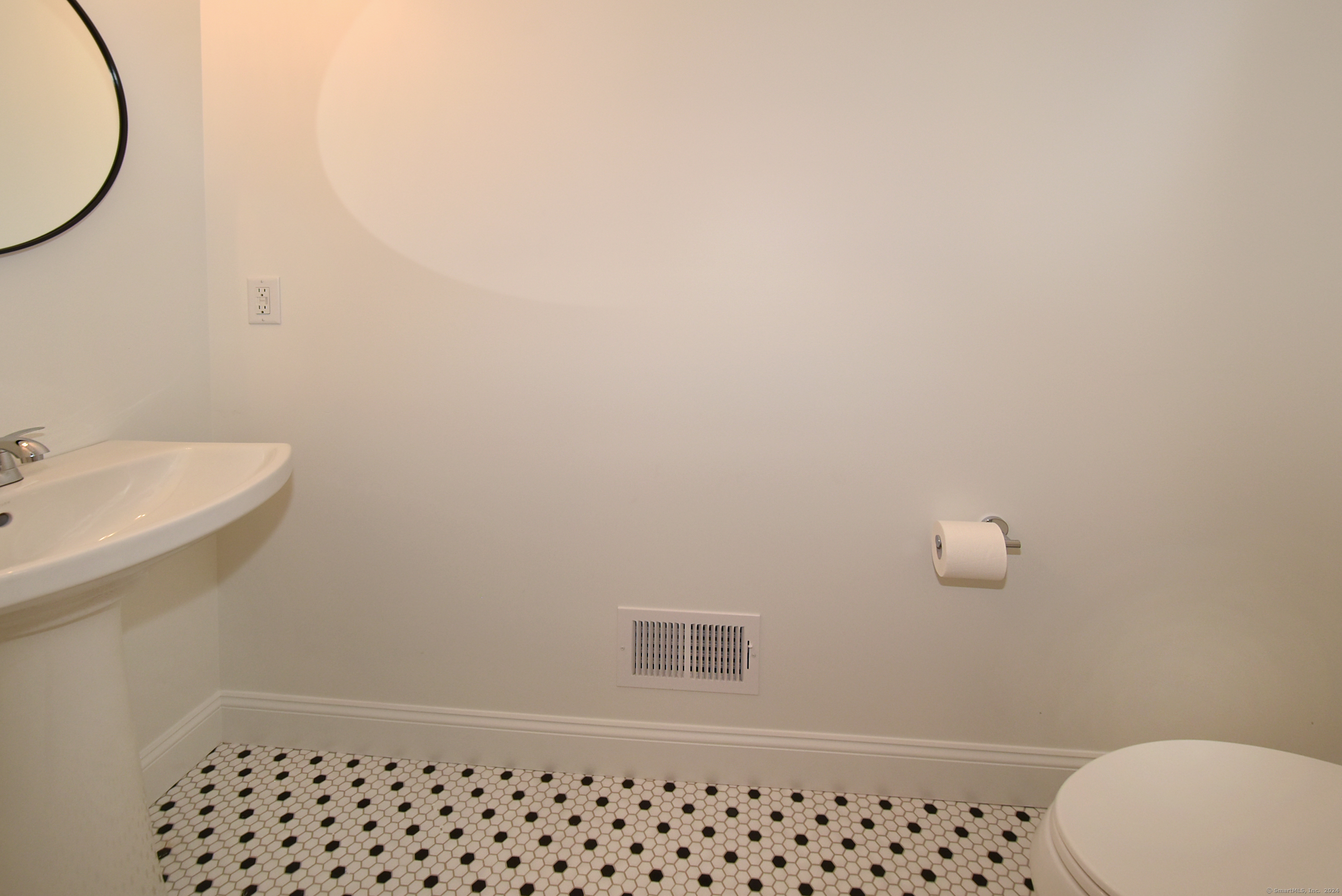 55 Oakwood Circle, Plainville, Connecticut image 12