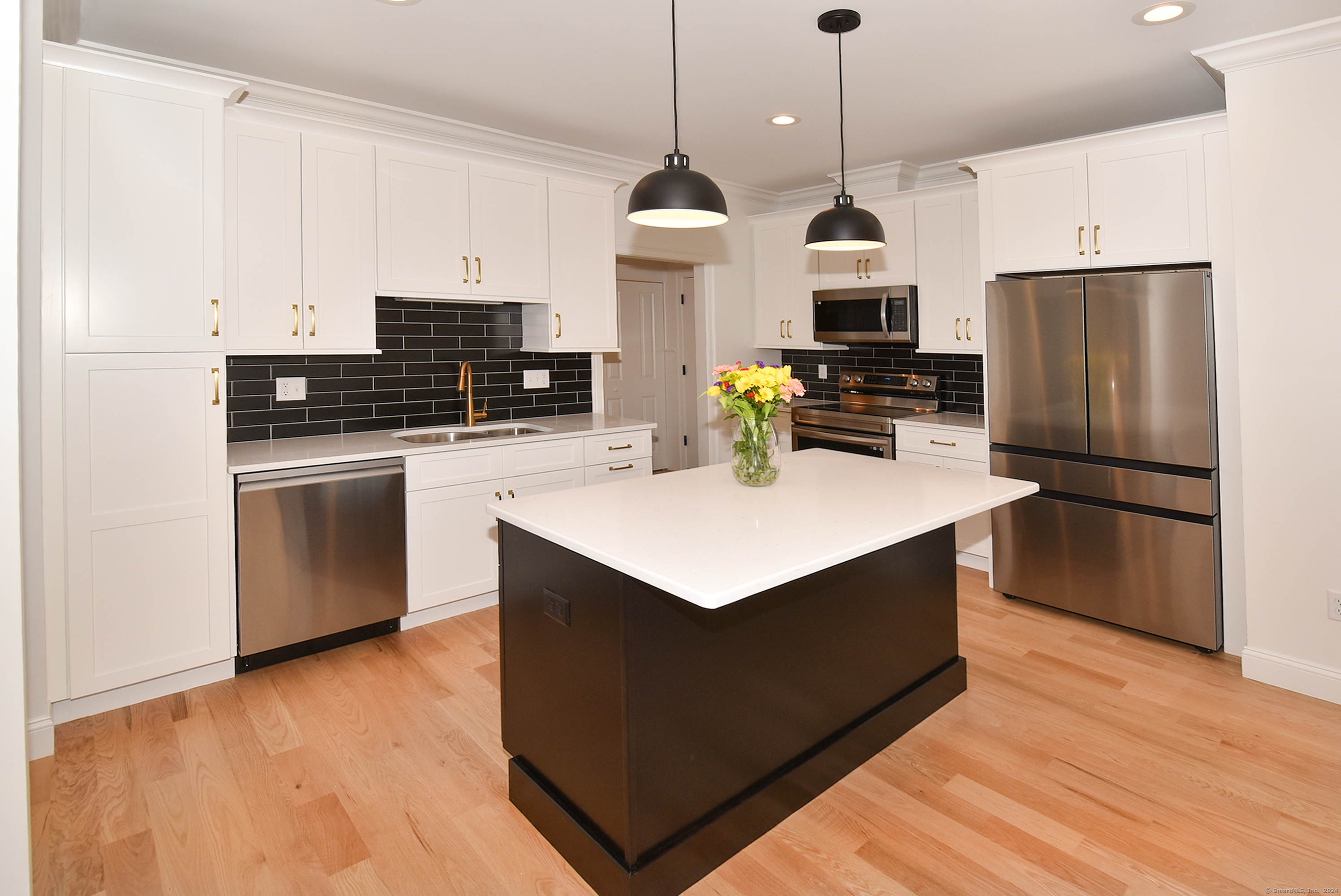 55 Oakwood Circle, Plainville, Connecticut image 3