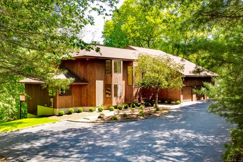 17 Walker Lane Weston CT 06883